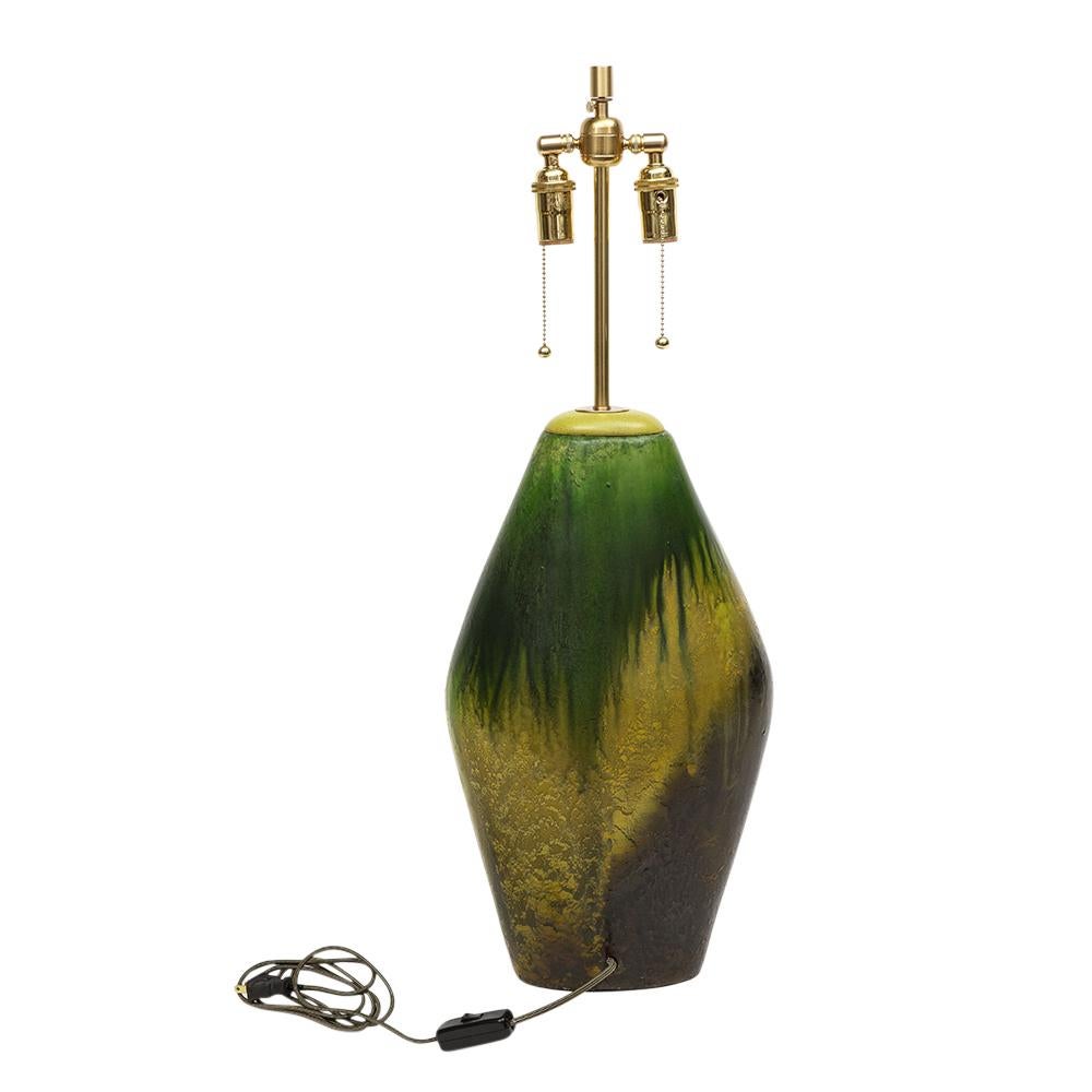 Fin du 20e siècle  Lampe Marcello Fantoni, céramique, vert, jaune, tons de terre, signée en vente