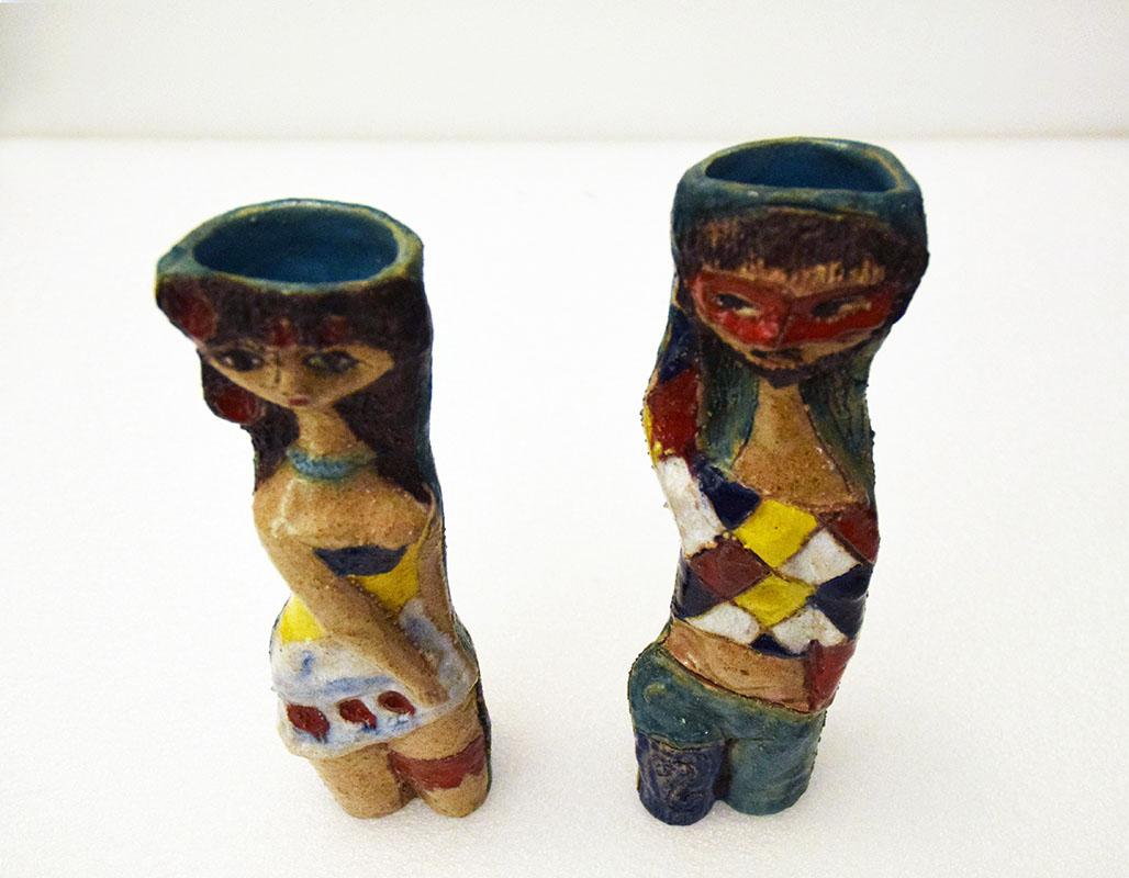 Céramique Paire de vases sculptures en céramique Marcello Fantoni, Arlequin et Colombine, années 1960 en vente