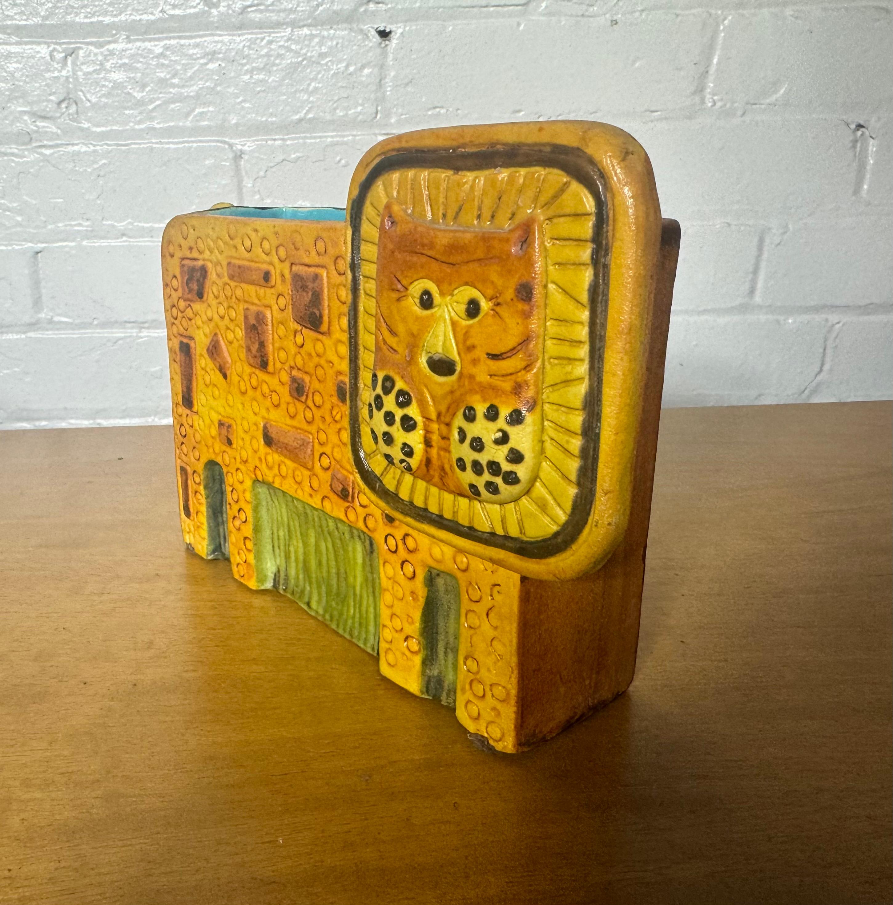 Milieu du XXe siècle Marcello Fantoni Raymor Lion  Sculpture/plante Jaune vif Poterie signée en vente