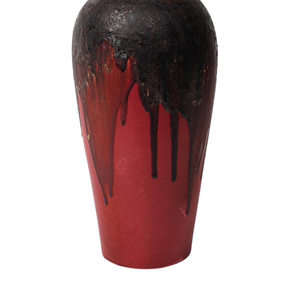 Marcello Fantoni Vase Raymor, céramique, émail goutte à goutte, rouge bourgogne, jaune, signé Bon état - En vente à New York, NY
