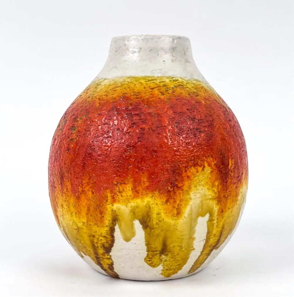 Marcello Fantoni Round Tapered Ceramic Modern Vase, Red, White, Yellow, Italy. Bon état - En vente à Brooklyn, NY