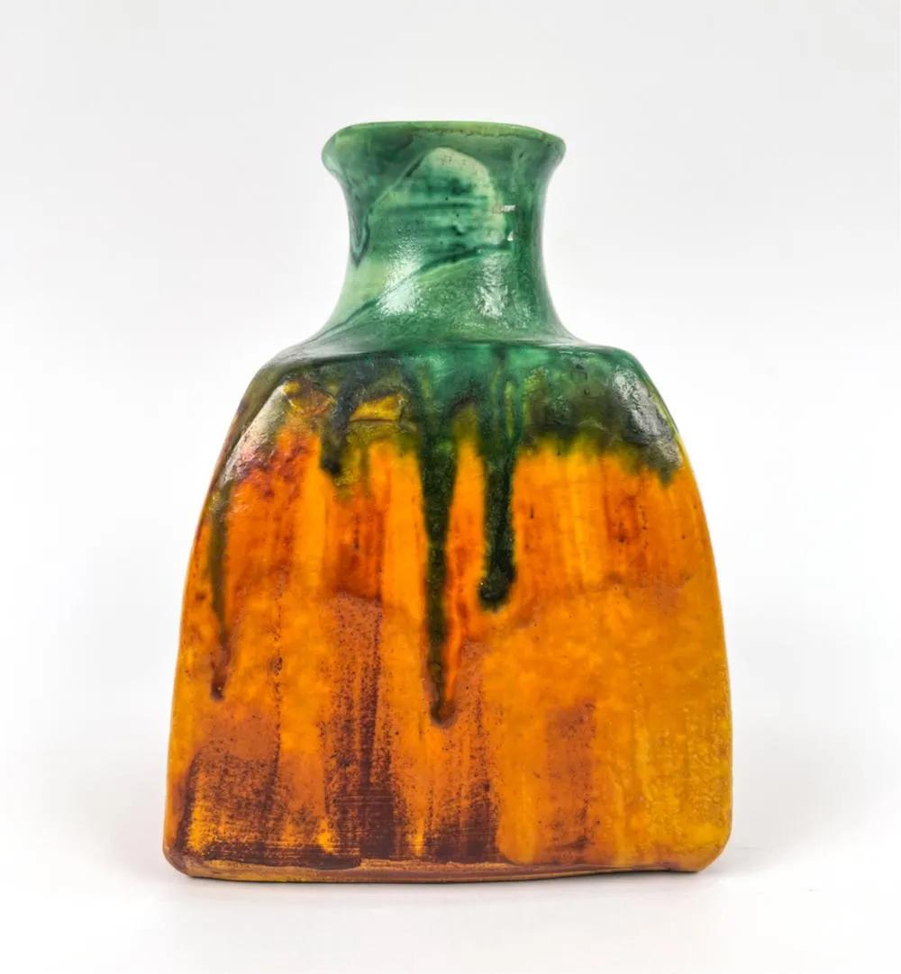 Signed underneath: Fantoni, Italy. Numbered 02230. Gorgeous vibrant piece with gorgeous glaze, In orange and green glaze. Dimensions: H 8