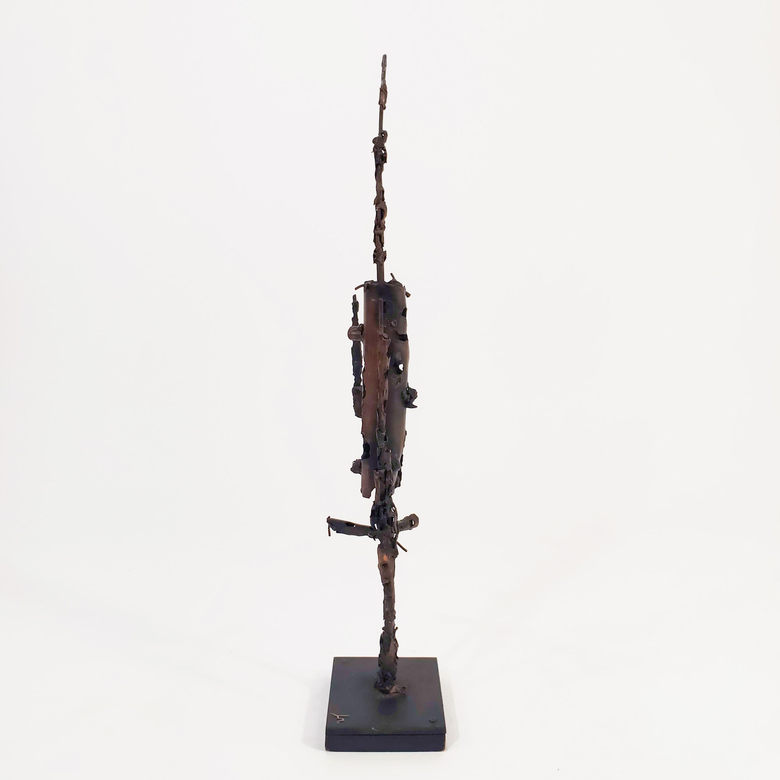 Brutalist sculpture in Marcello Fantoni's style, 50s. Made of copper metal cut with a torch and welded together the pieces that form it, creating a body of purely brutalist phantasmagorical look. Multifaceted in shape and dimensionally svelte, it