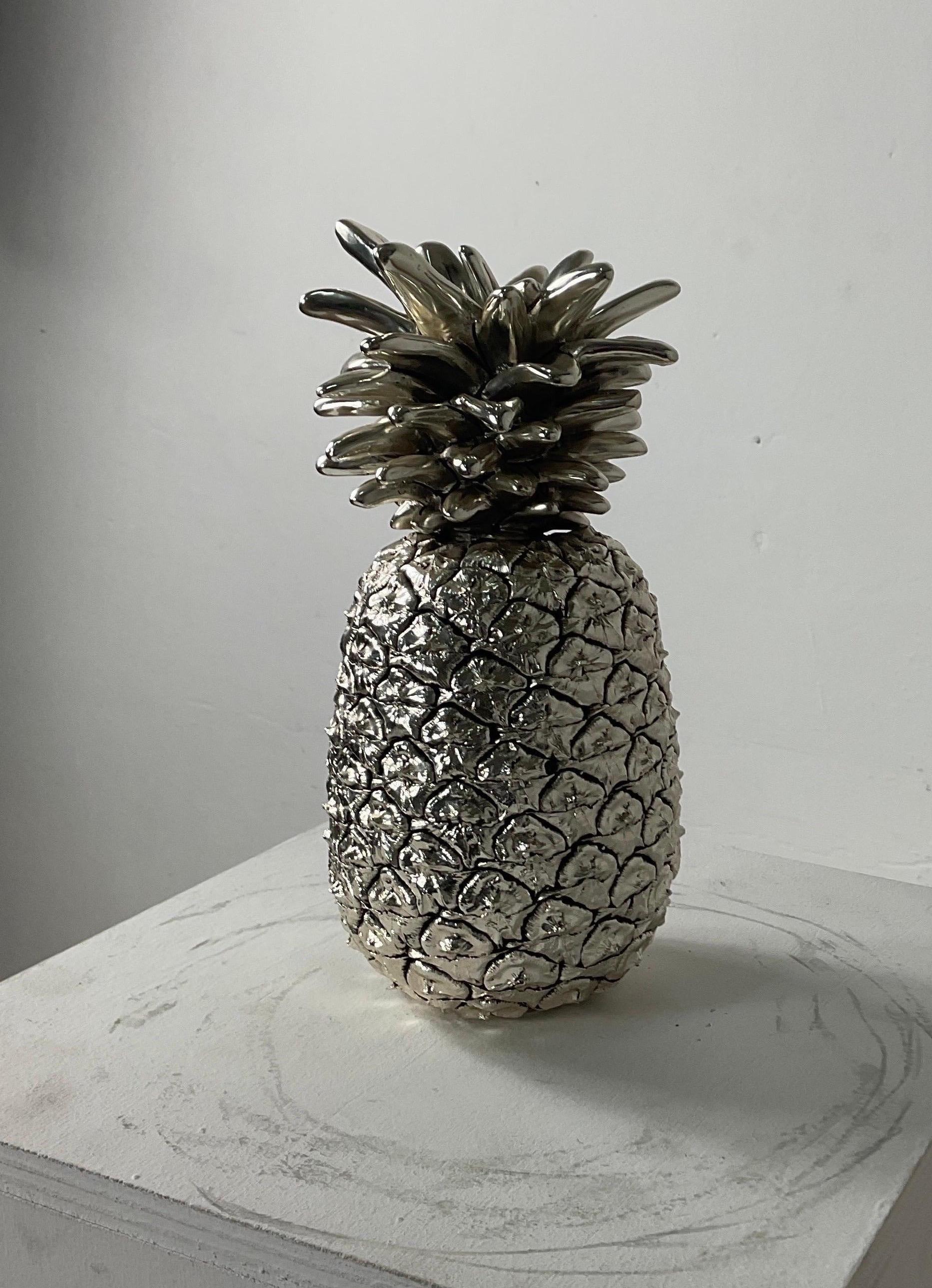 pineapple statue