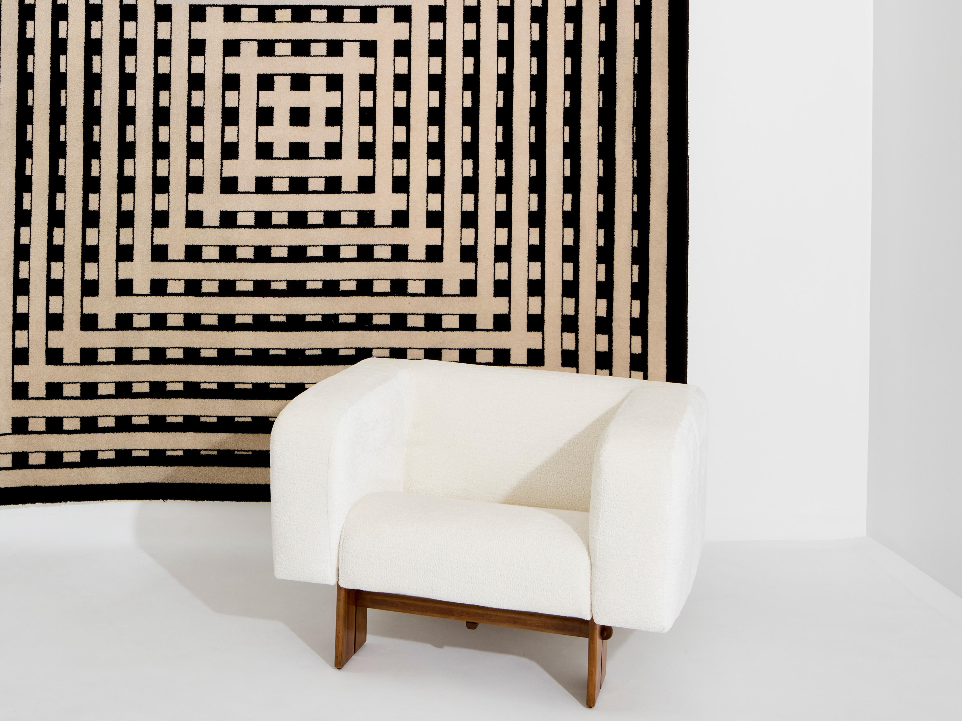 This is an eye-catching kinetic rug designed by Marcello Morandini and produced by Melchnau Edition in Switzerland in 1989. Each rug design, this one being named “progetto 21b”, was made in a limited edition of 33? Made of thick tufted Swiss wool,