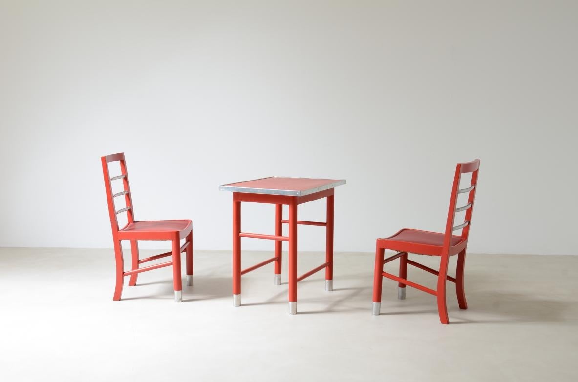 COD-2423
Marcello Piacentini (1881-1960)

Table basse et deux chaises en bois laqué avec détails en métal satiné.

Excellent état de conservation.

