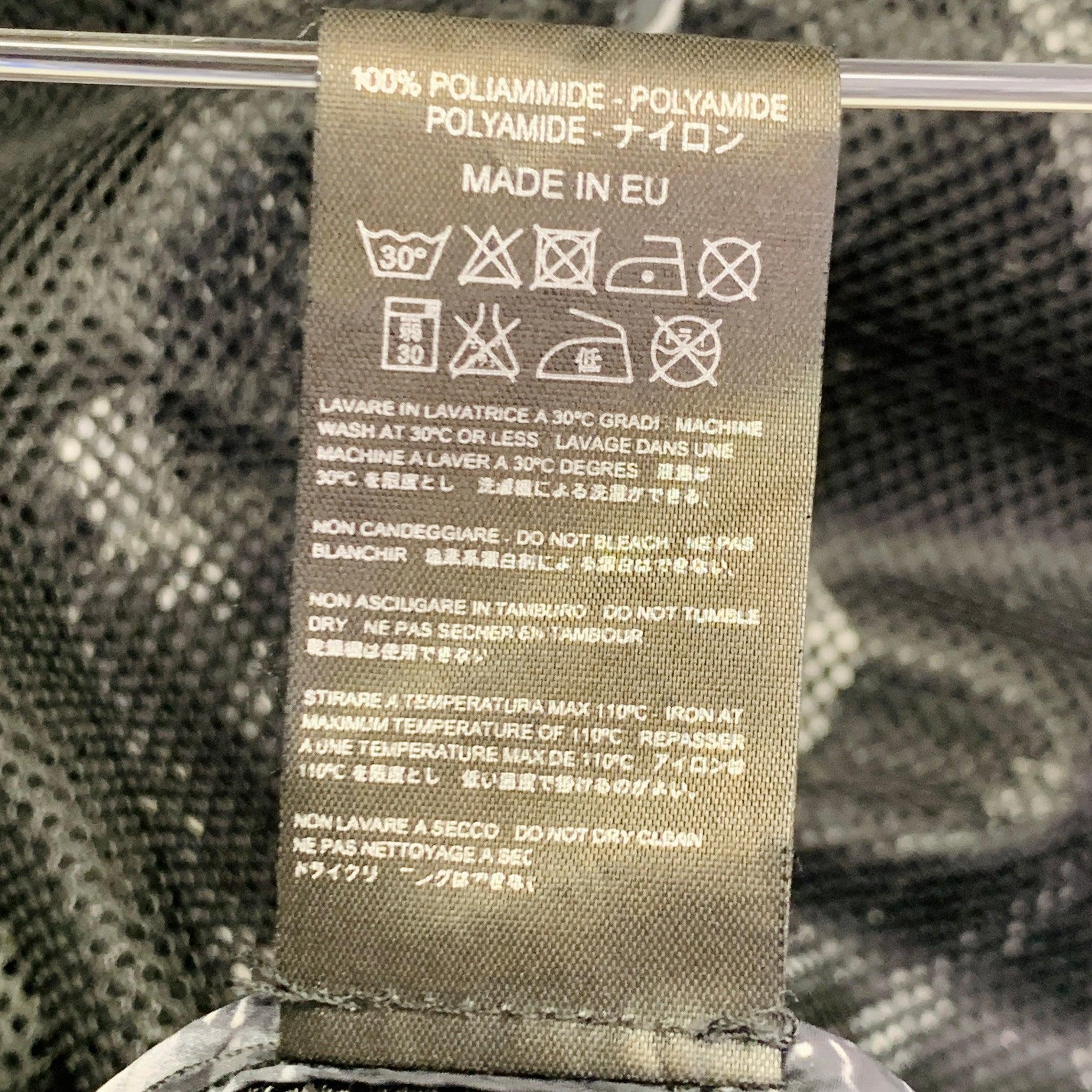 MARCELO BURLON Taille M Imperméable surdimensionné à capuche en polyamide serpent noir et gris en vente 4