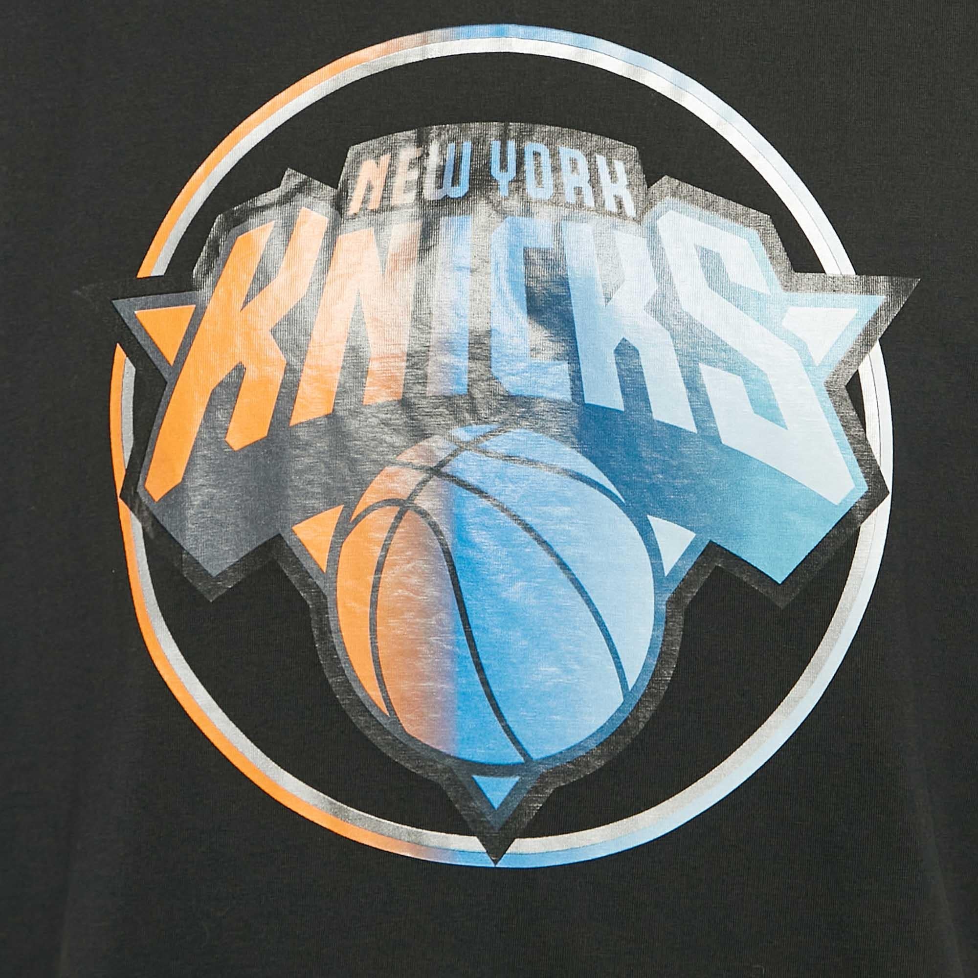 Marcelo Burlon x NBA Schwarzes T-Shirt aus Baumwolle mit Knicks-Druck und Mesh-Besatz, schwarz, S im Zustand „Hervorragend“ im Angebot in Dubai, Al Qouz 2