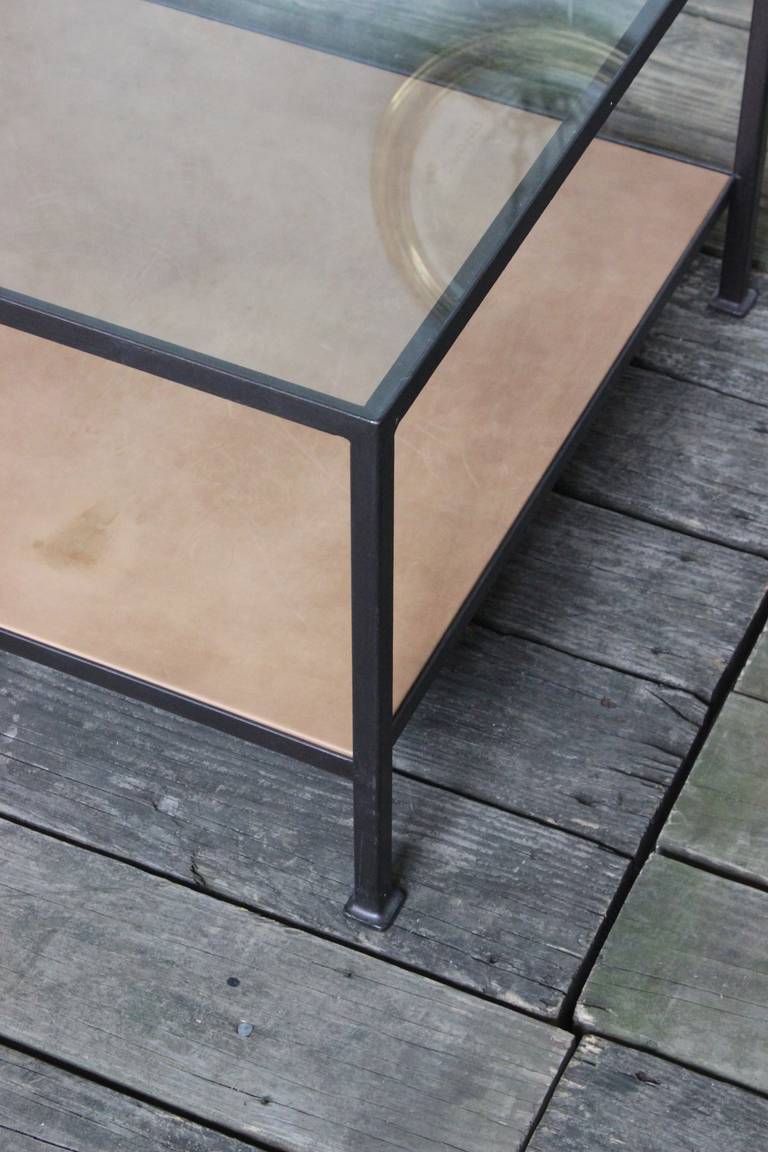 Table basse Marcelo avec plateau en verre transparent Bon état - En vente à Buchanan, NY
