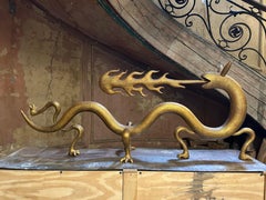 Dragoness by Marcelo M. I-One - grande sculpture de dragon, bois et feuilles d'or