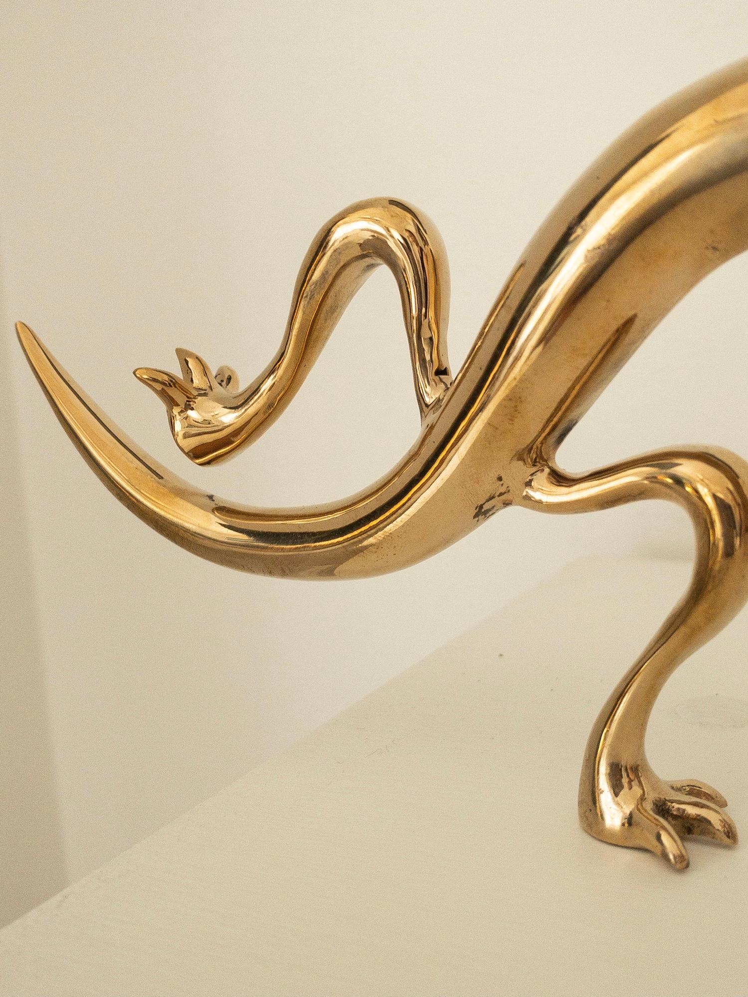 Dragoness de Marcelo M. Burgos - sculpture en bronze poli, dragon doré en vente 5