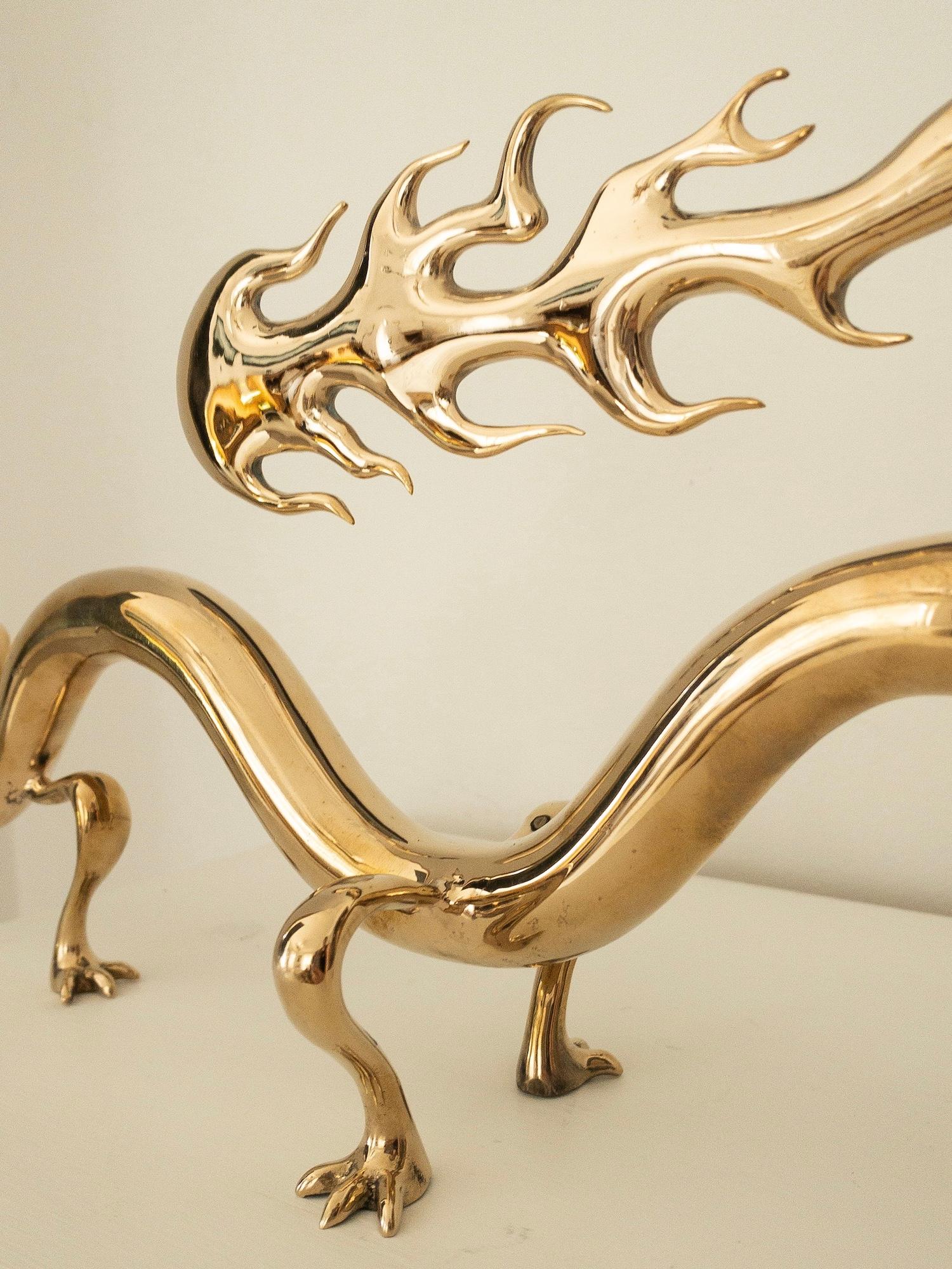 Dragoness de Marcelo M. Burgos - sculpture en bronze poli, dragon doré en vente 2