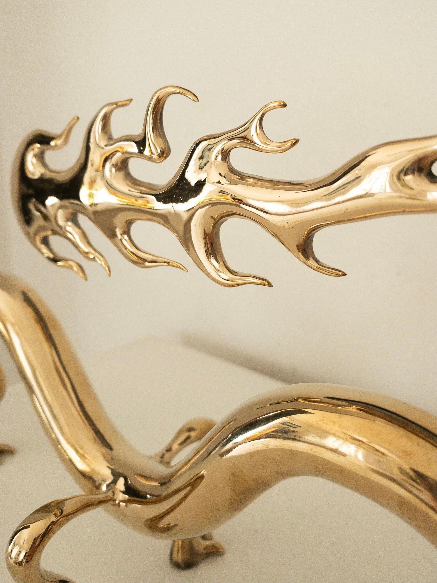 Dragoness de Marcelo M. Burgos - sculpture en bronze poli, dragon doré en vente 3