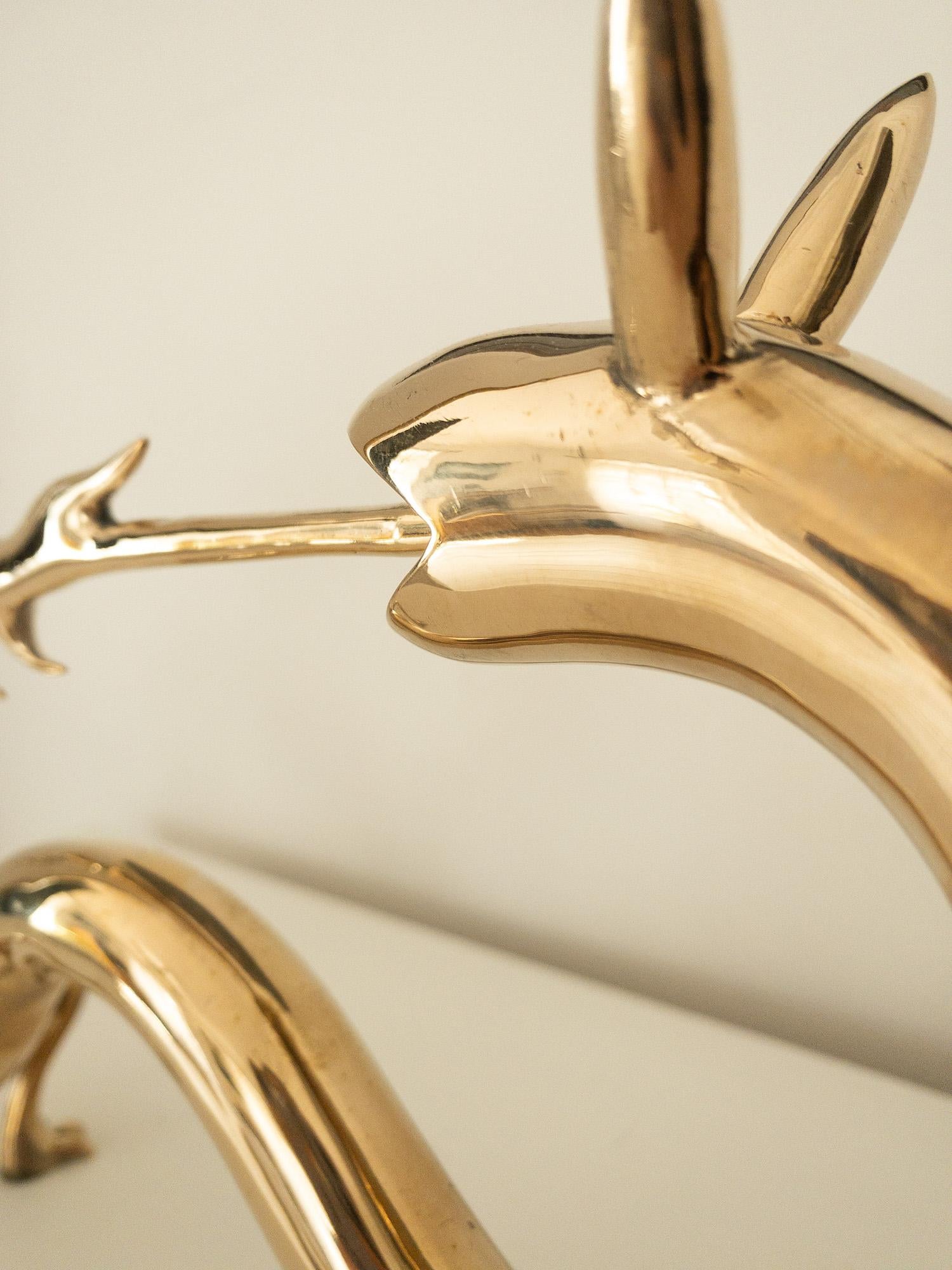 Dragoness de Marcelo M. Burgos - sculpture en bronze poli, dragon doré en vente 4