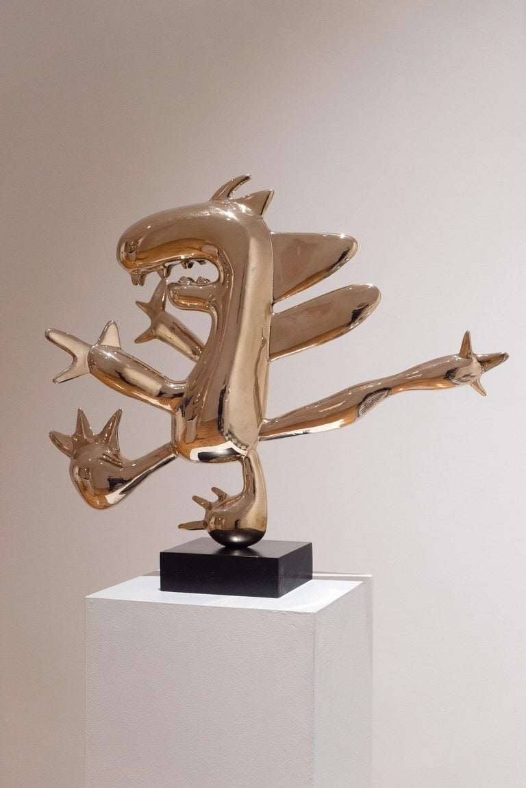 Marcelo Martin Burgos Figurative Sculpture - Menschenfresser - polished bronze sculpture, golden