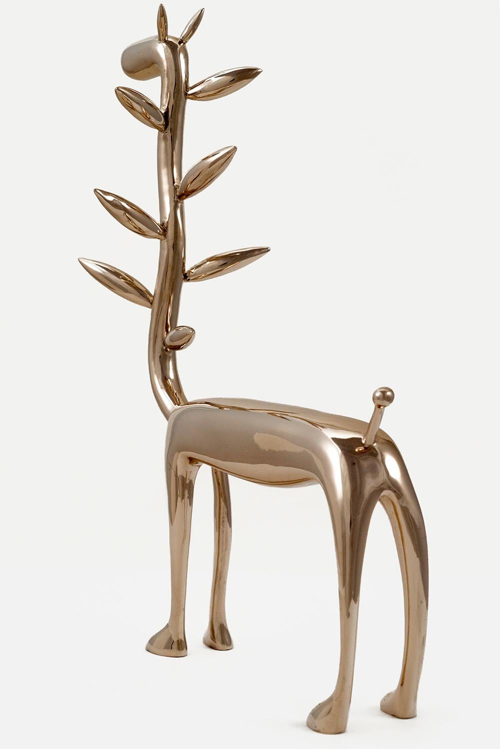 Plantiraffe by Marcelo M. Burgos - polished bronze sculpture, golden, giraffe - Contemporary Sculpture by Marcelo Martin Burgos