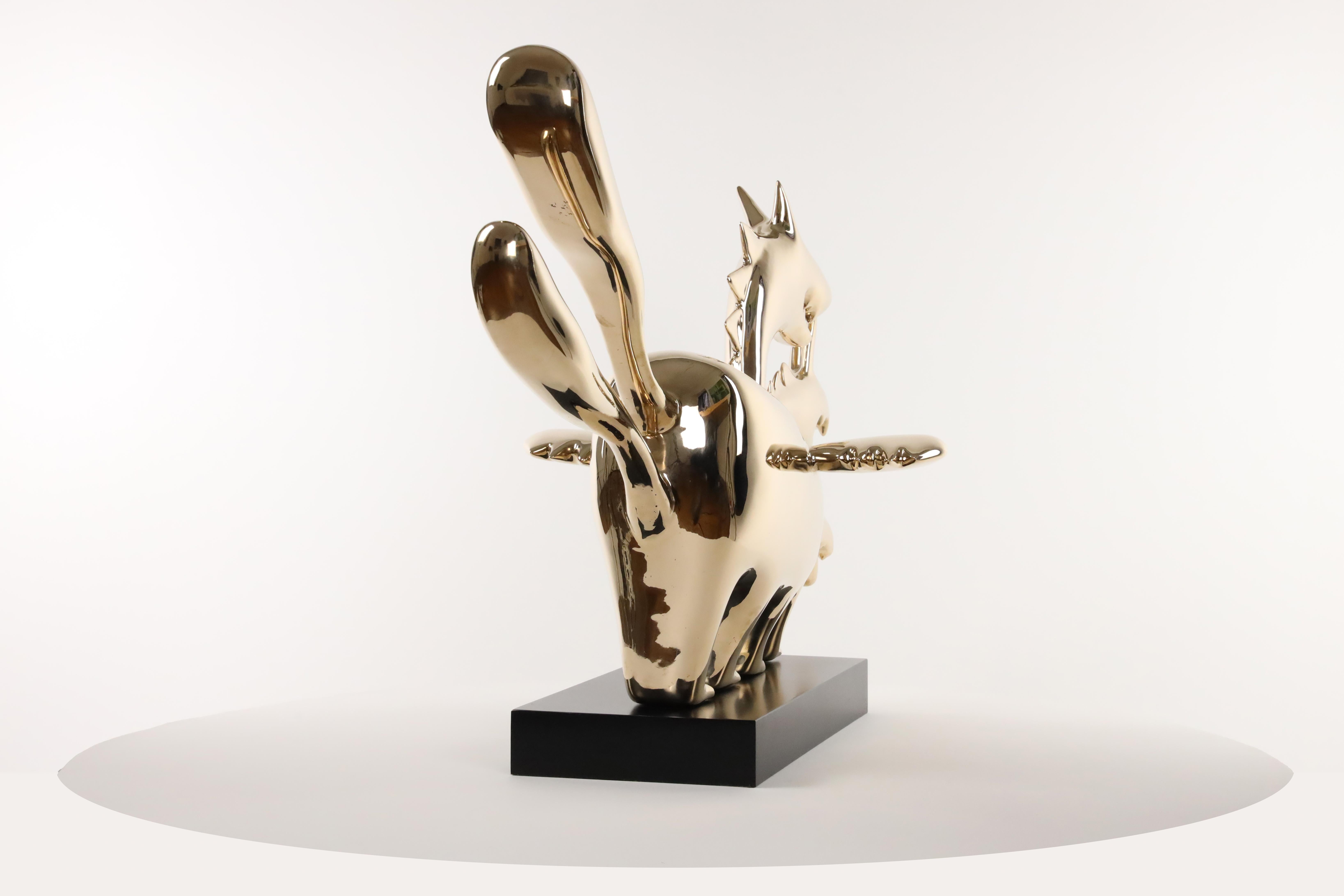 Polycephalous von Marcelo Martin Burgos – Bronzeskulptur, golden, fantastisch im Angebot 7