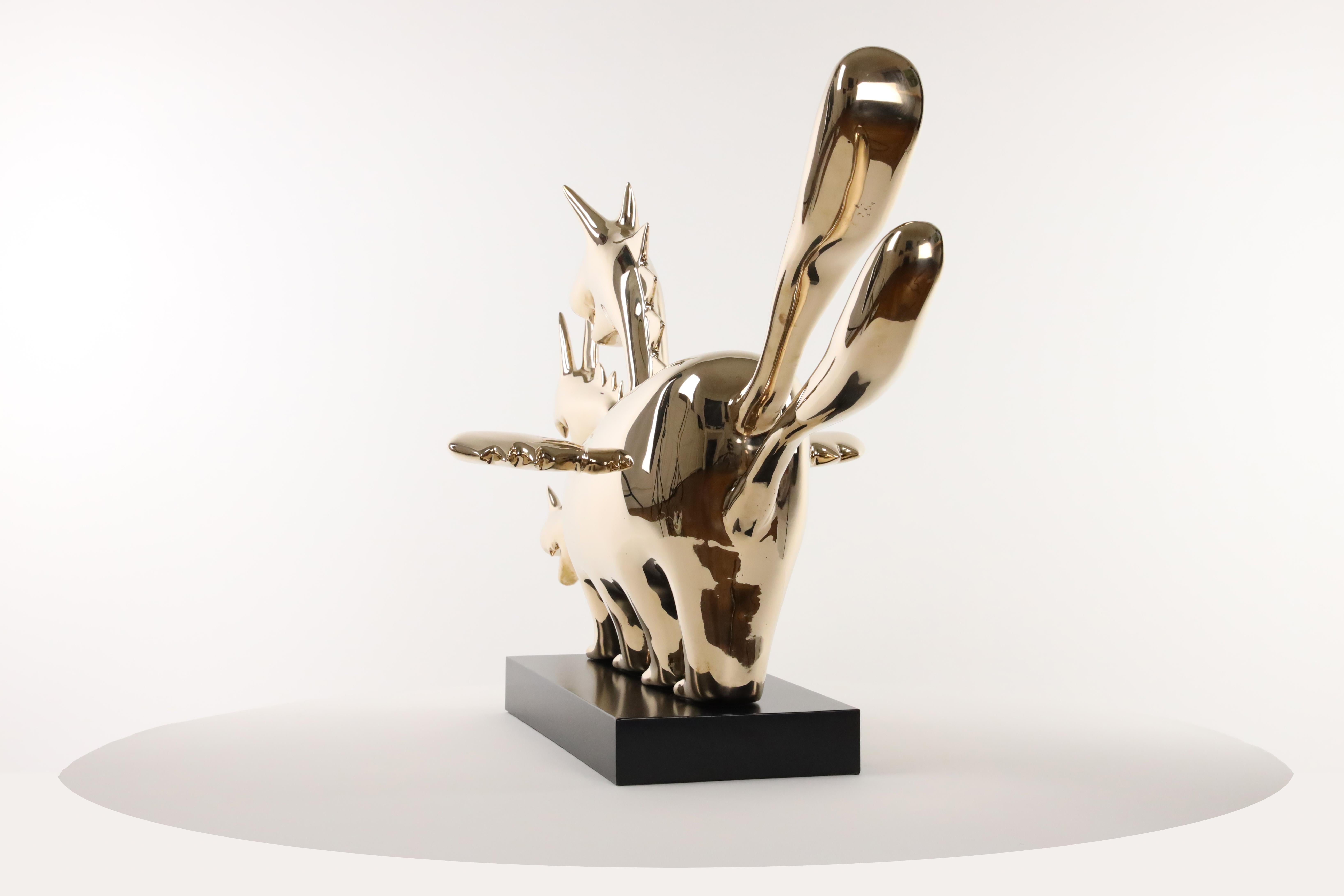 Polycephalous von Marcelo Martin Burgos – Bronzeskulptur, golden, fantastisch im Angebot 8