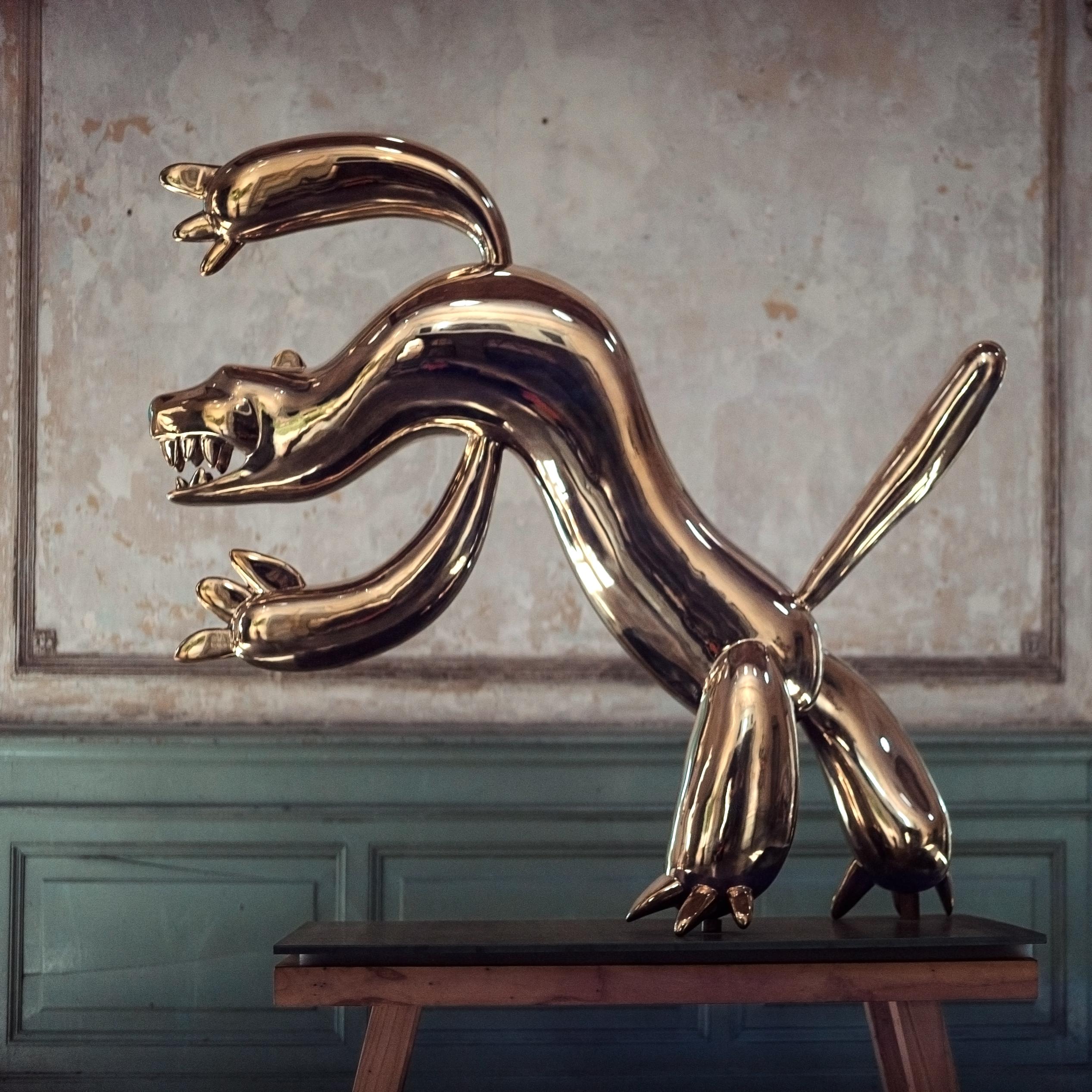 Tigre di Martin Burgos - Scultura in bronzo lucido, gatto selvatico dorato