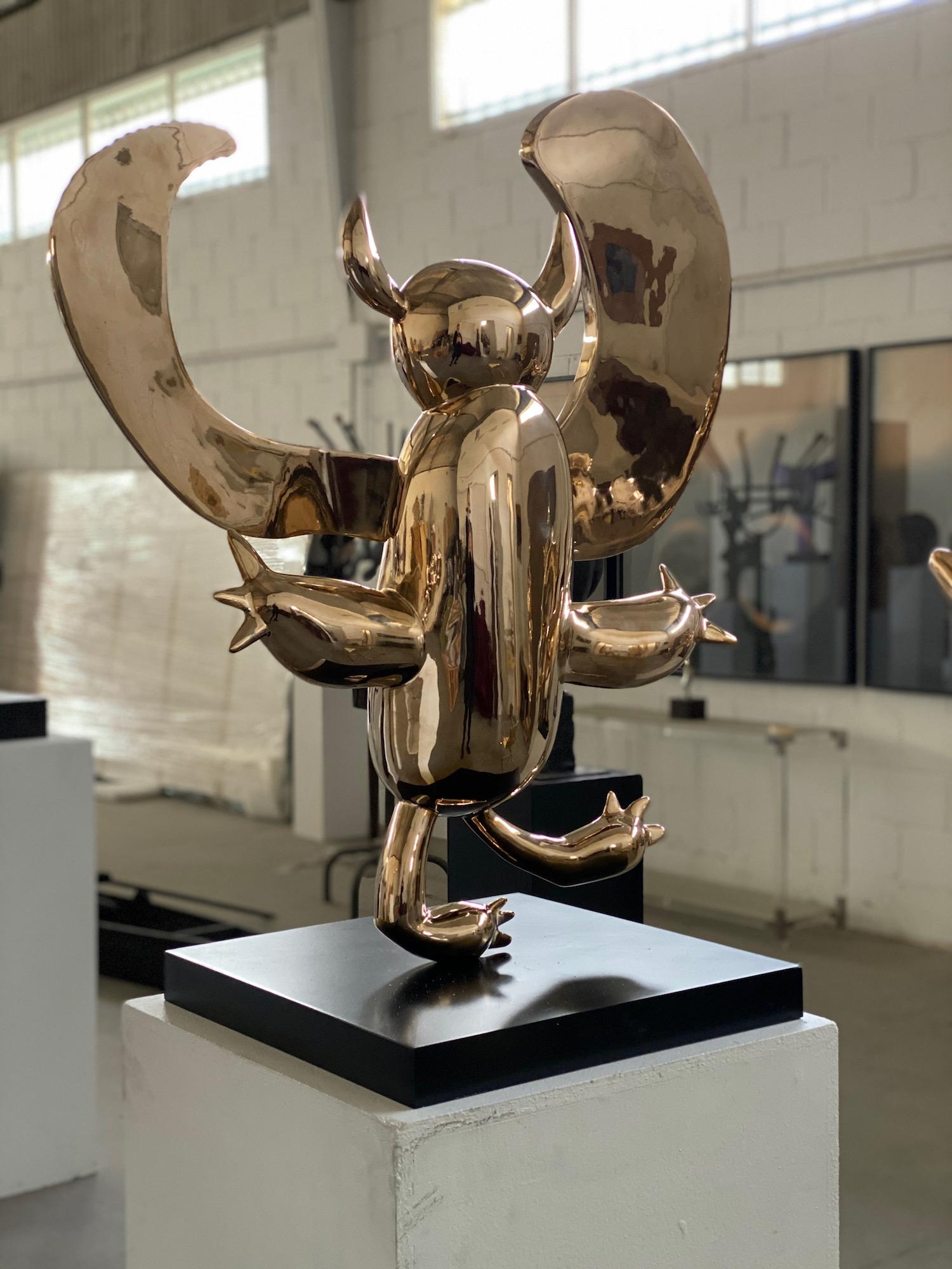 Geflügelte Demon von Marcelo Martin Burgos – Skulptur aus polierter Bronzeskulptur, golden im Angebot 4