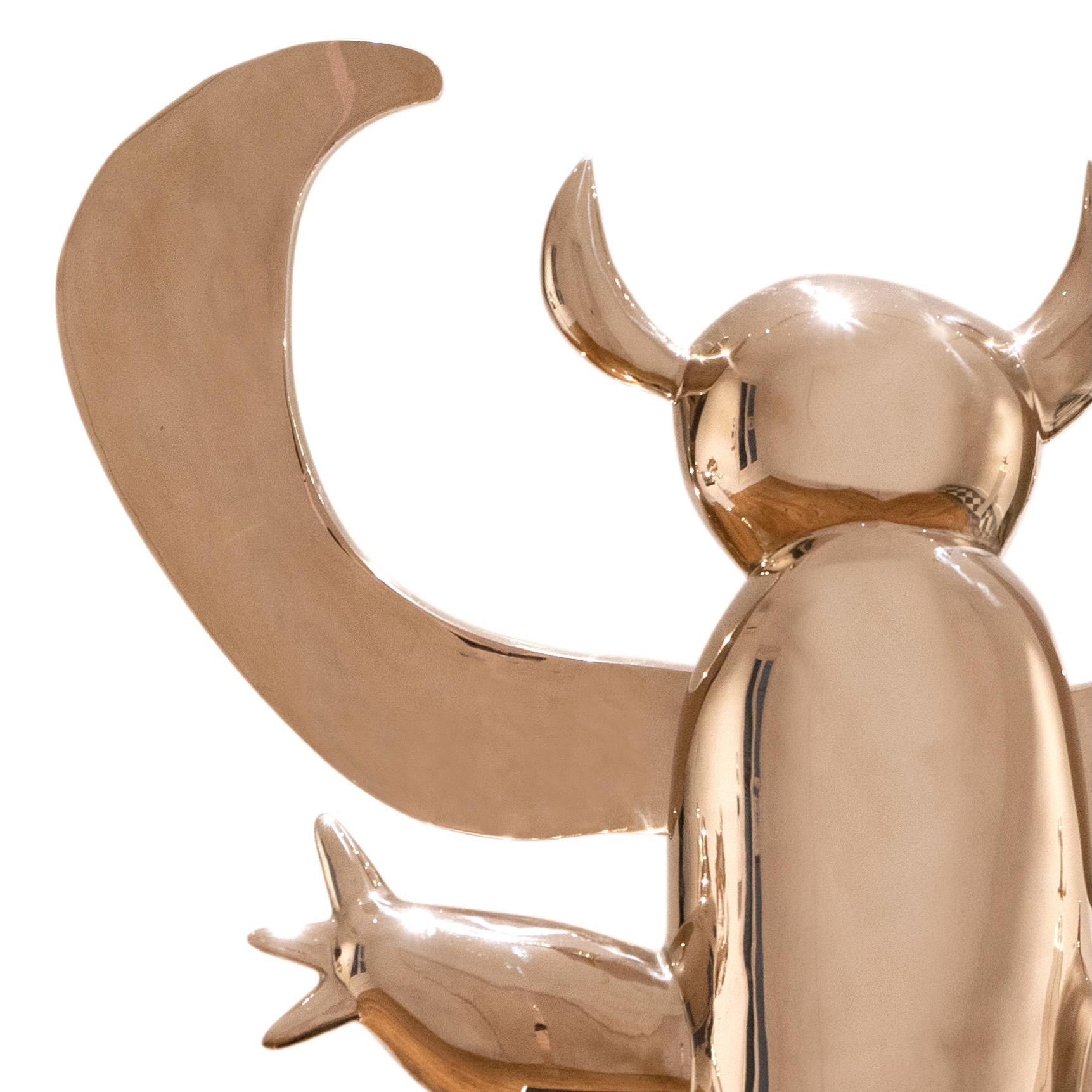 Demone alato di Martine Burgos - Scultura in bronzo lucido, oro in vendita 1