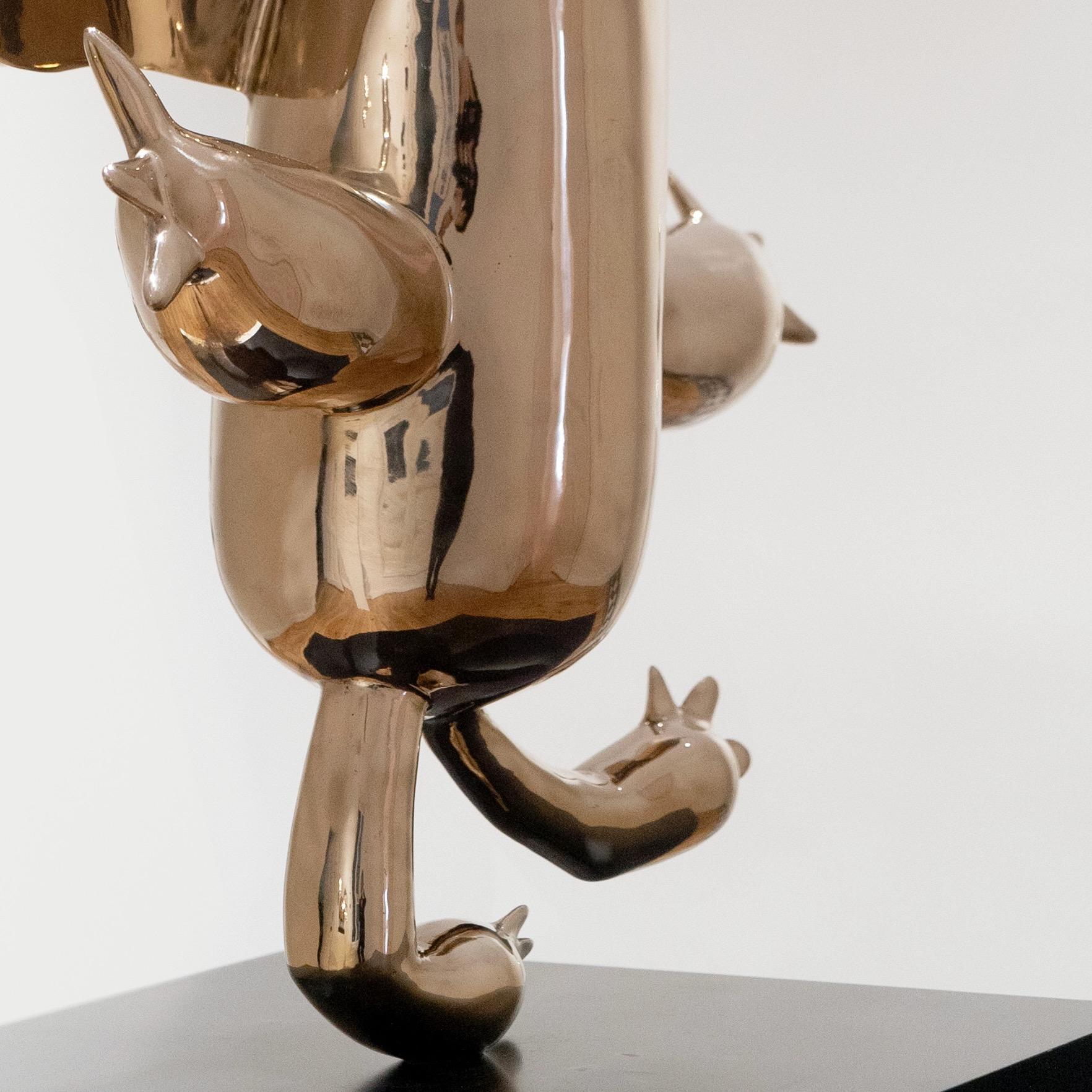 Demone alato di Martine Burgos - Scultura in bronzo lucido, oro in vendita 2