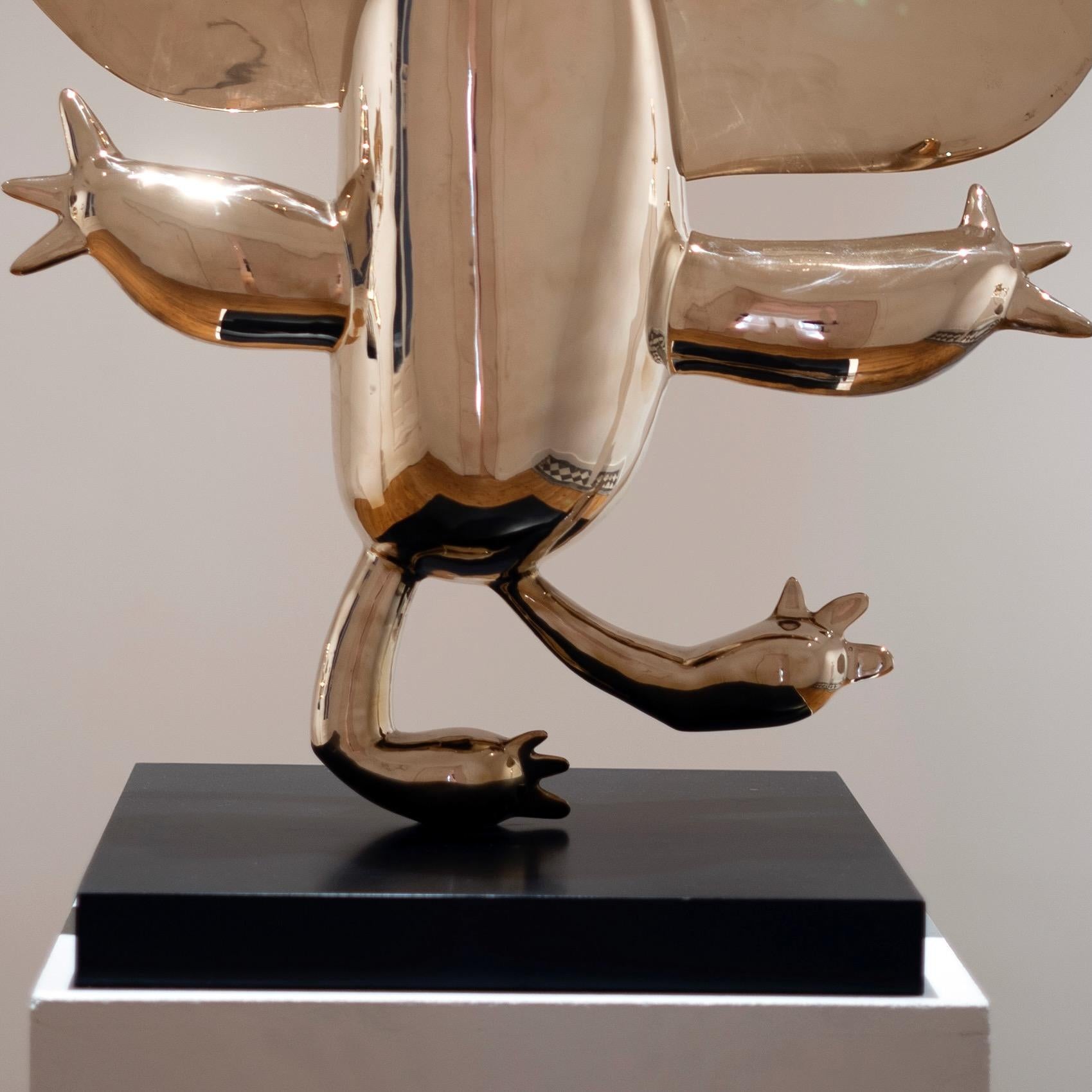 Demone alato di Martine Burgos - Scultura in bronzo lucido, oro in vendita 4