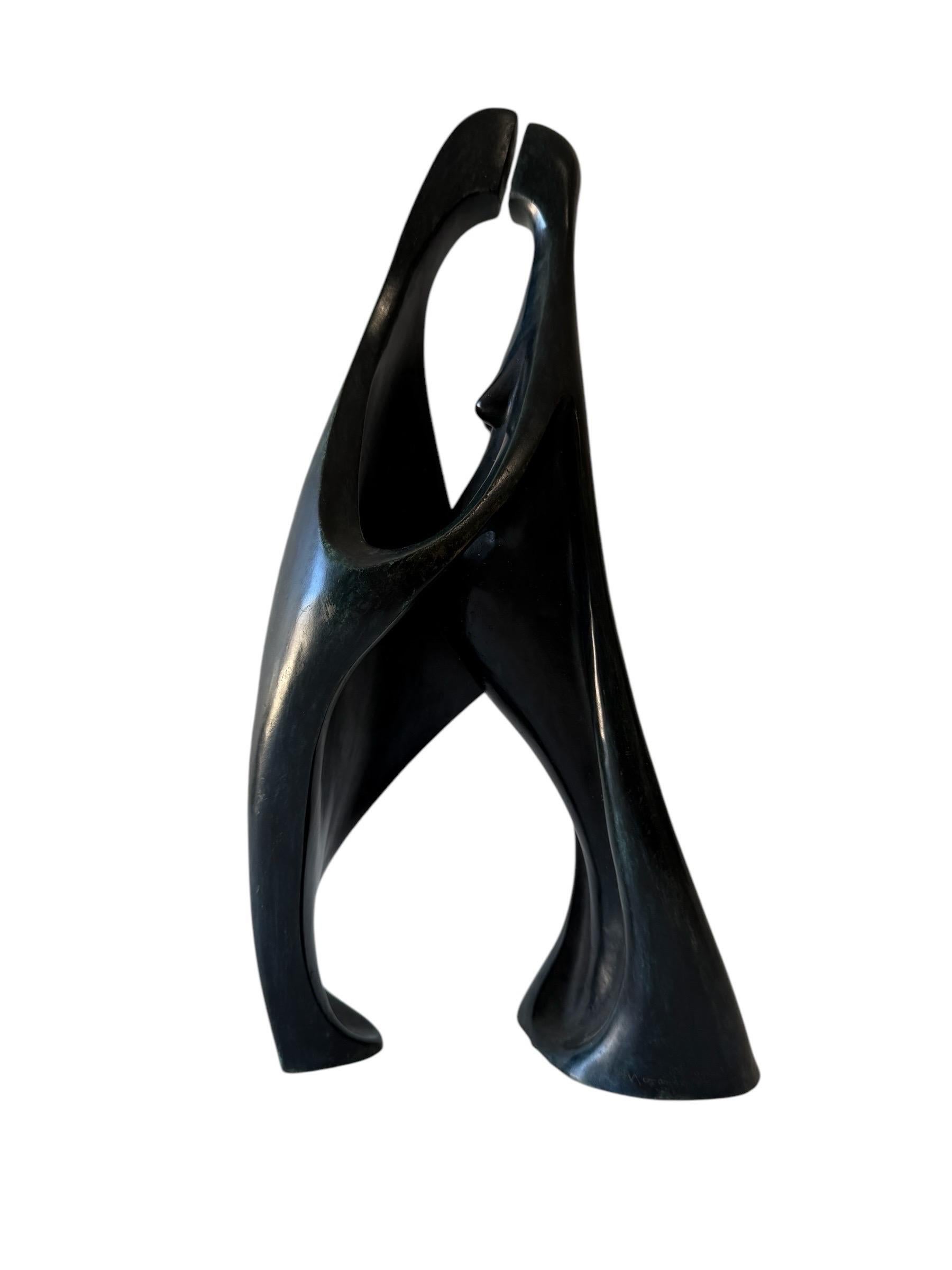 Marcelo Morandin 1933-1996 
Sin título (Pareja abrazada, Amantes) 
Bronce 1988; ed. P/E;  Firmado a mano, fechado y editado en el borde inferior DImensiones: 48,5 x 32 x 21 cm / 18,8 x 12,5 x 8,2 pulgadas (aproximadamente)
PAREJA, Bronce,