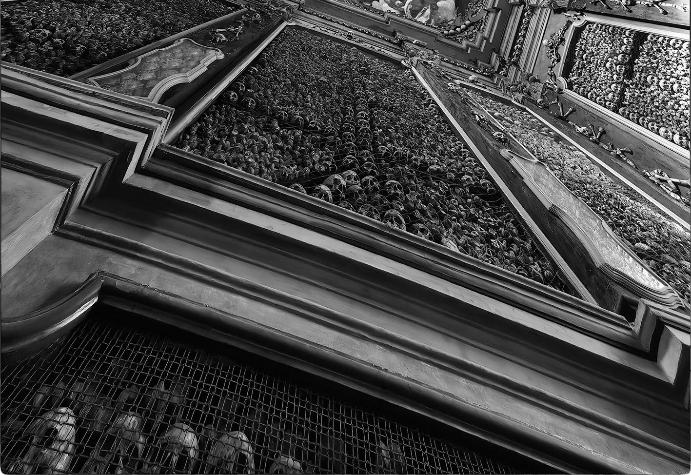 Photo prise à l'intérieur de l'église San Bernardino alle Ossa - Milan (Italie).

Marcelo Soulé (Buenos Aires, 1958) a suivi une formation au Lyceum Artistics et à l'Académie Brera de Milan. Il vit et travaille entre Milan et Barcelone. Il a