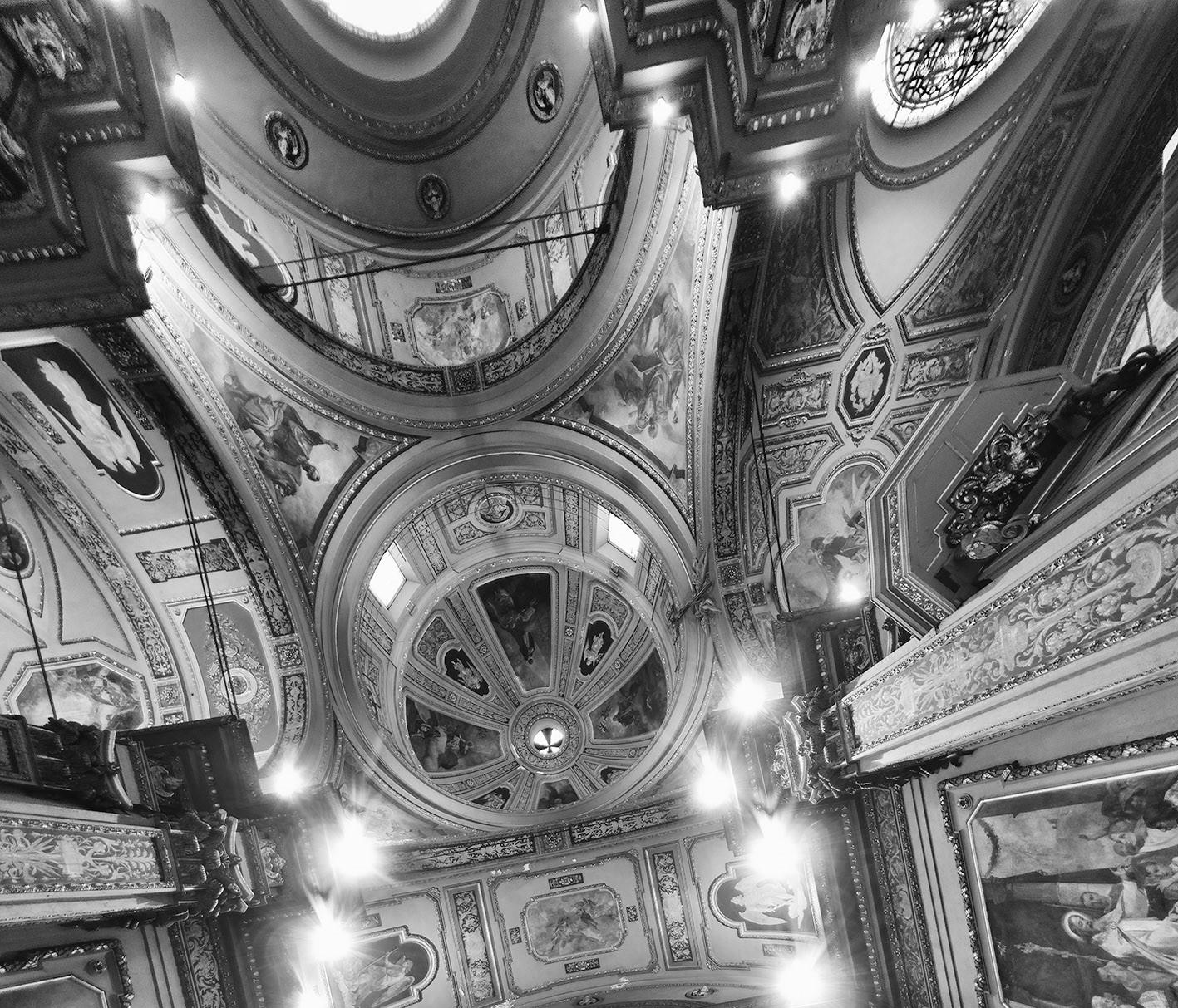 Foto tomada en el interior de la iglesia de San Gottardo - Milán (Italia).

Marcelo Soulé (Buenos Aires, 1958) se formó en el Liceo Artístico y en la Academia Brera de Milán. Vive y trabaja entre Milán y Barcelona. Comenzó su carrera en la