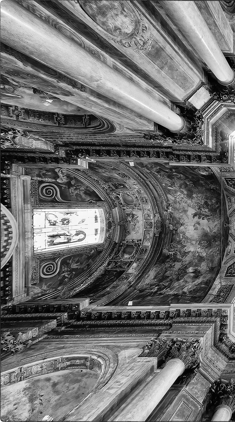 Photo taken inside the Sant'Alessandro church - Milan (Italy).

Marcelo Soulé (Buenos Aires, 1958) trained at the Artistic Lyceum and the Brera Academy in Milan. He lives and works between Milan and Barcelona. He began his career in photography at