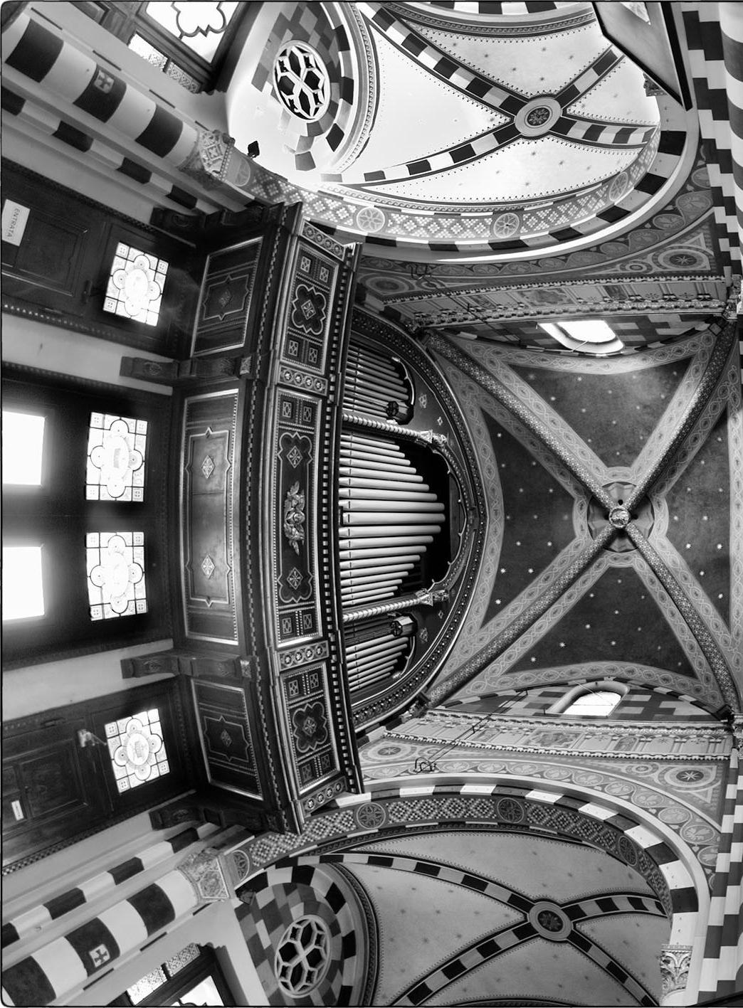 Photo taken inside the Santa Eufemia church - Milan (Italy).

Marcelo Soulé (Buenos Aires, 1958) trained at the Artistic Lyceum and the Brera Academy in Milan. He lives and works between Milan and Barcelona. He began his career in photography at an