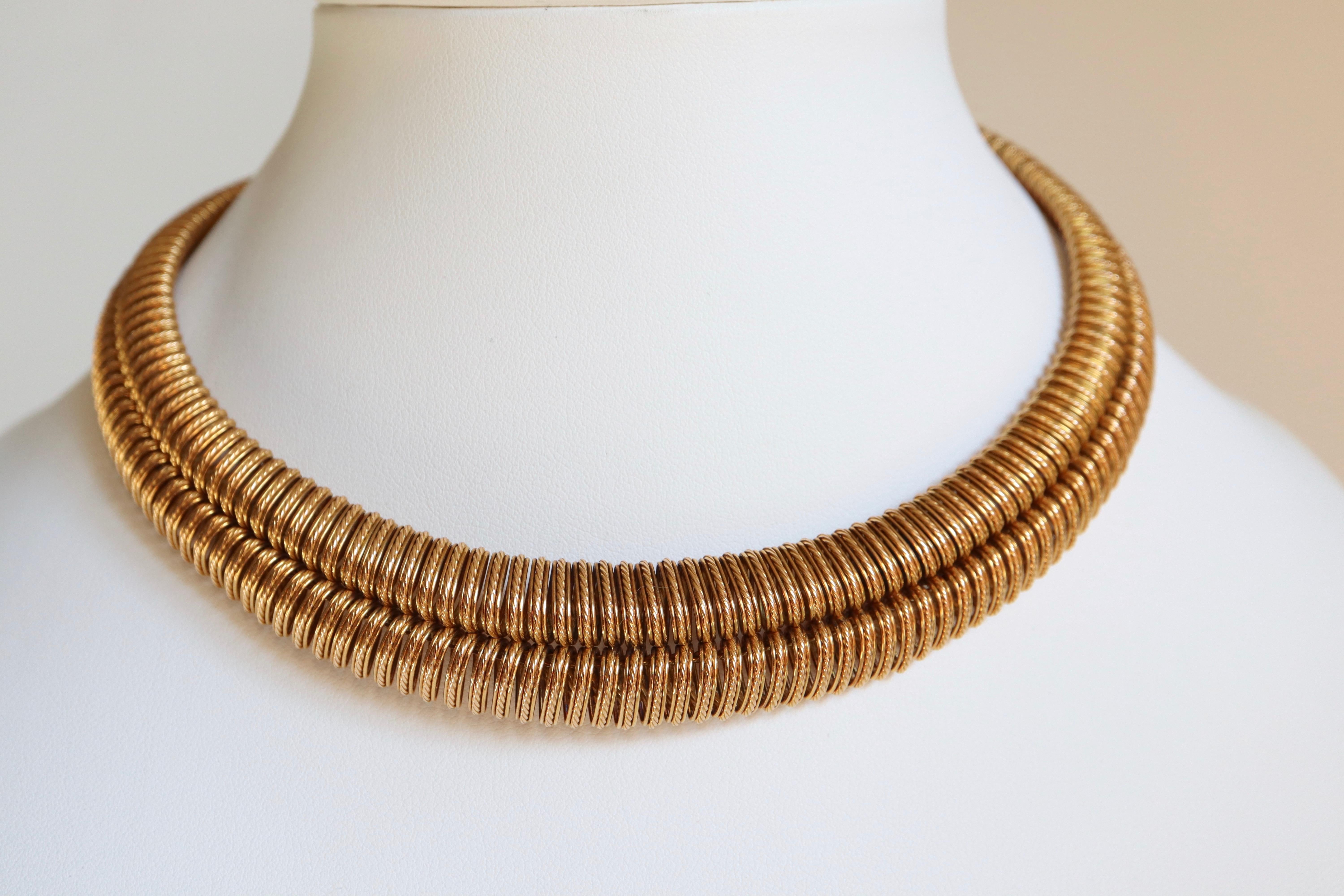 MARCHAK 18 Carat yellow Gold choker Necklace double twisted Mesh coiled semi-rigid Spring
Clasp with safety Tab
Signed: MARCHAK PARIS and numbered
Diameter: 12 cm Length: 37 cm 
Width in the widest Part: 2cm
Net Weight: 96 g