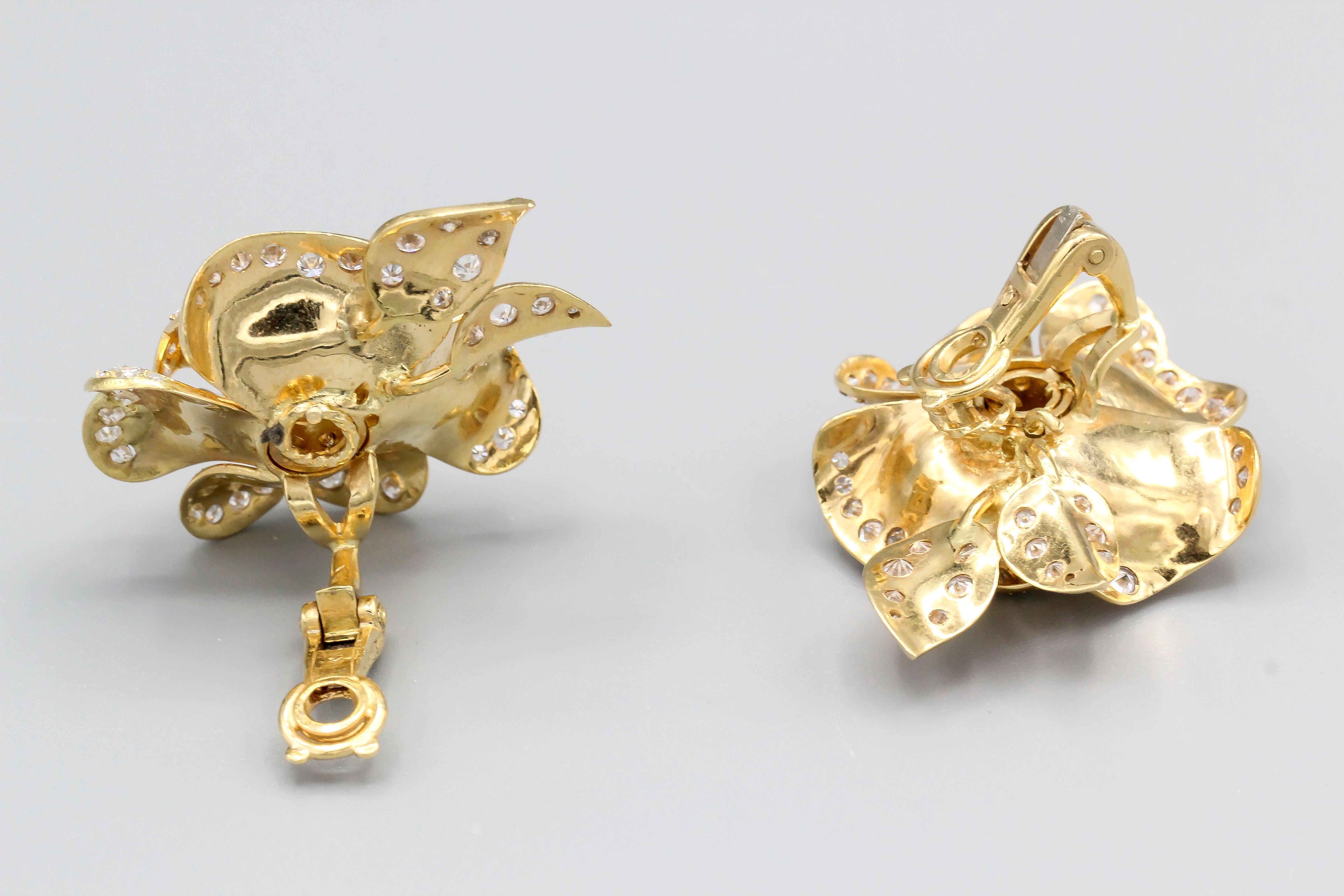 Marchak Diamond and 18 Karat Gold Rose Flower Earrings Earclips In Excellent Condition In New York, NY