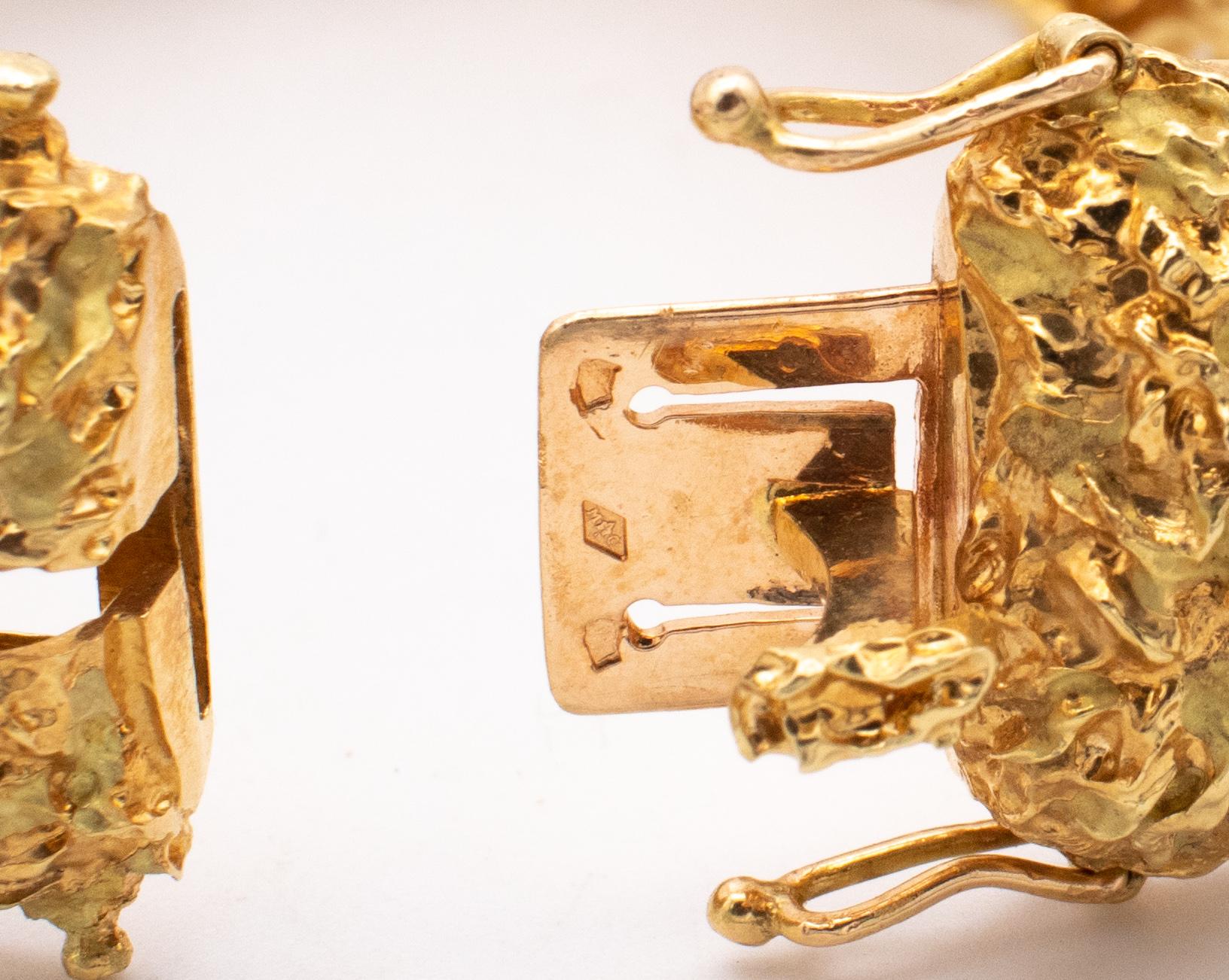 Marchak Paris 1960 French Mid-Century Retro Textured Bracelet 18kt Yellow Gold For Sale 1