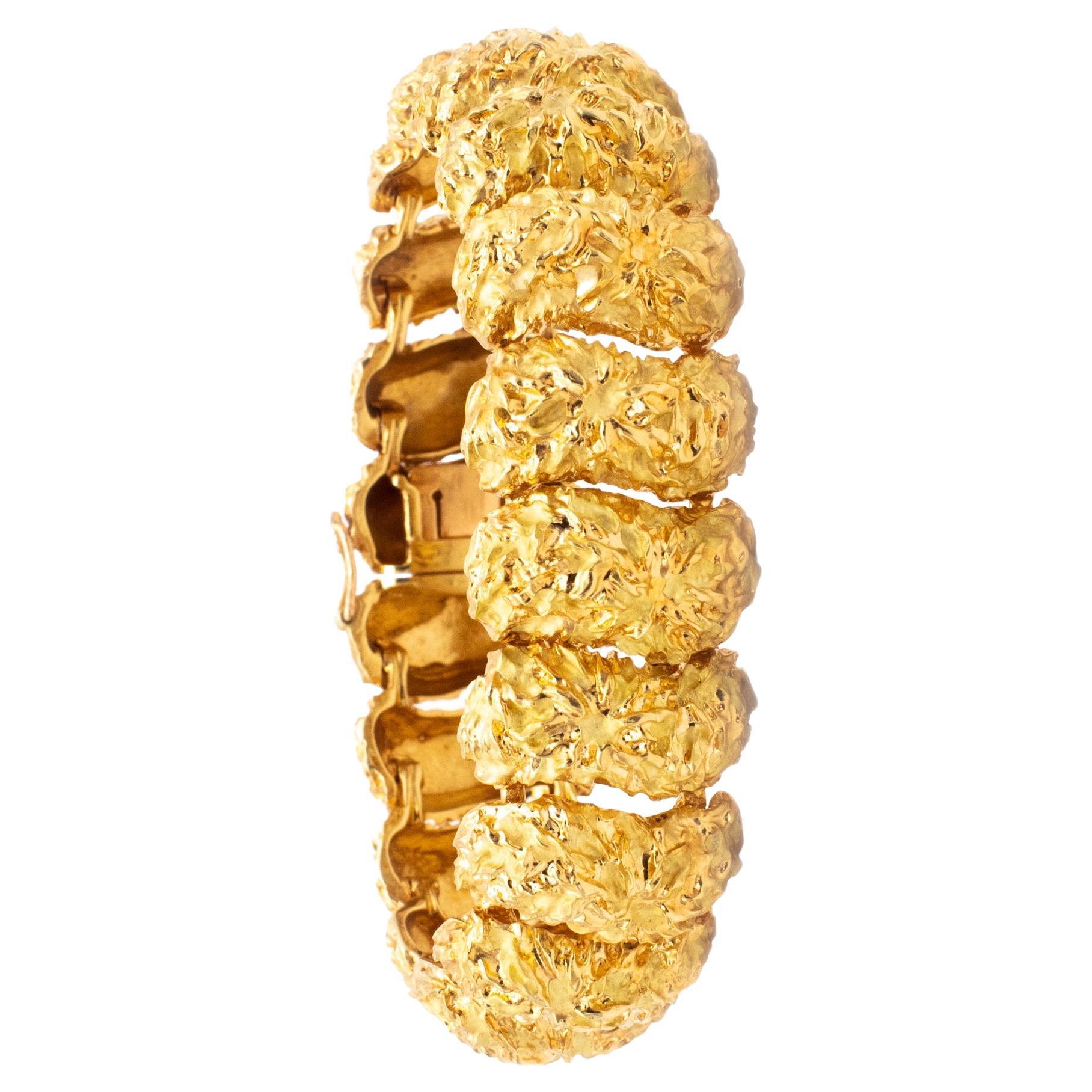 Marchak Bracelet français rétro texturé du milieu du siècle en or jaune 18 carats, Paris, 1960 en vente