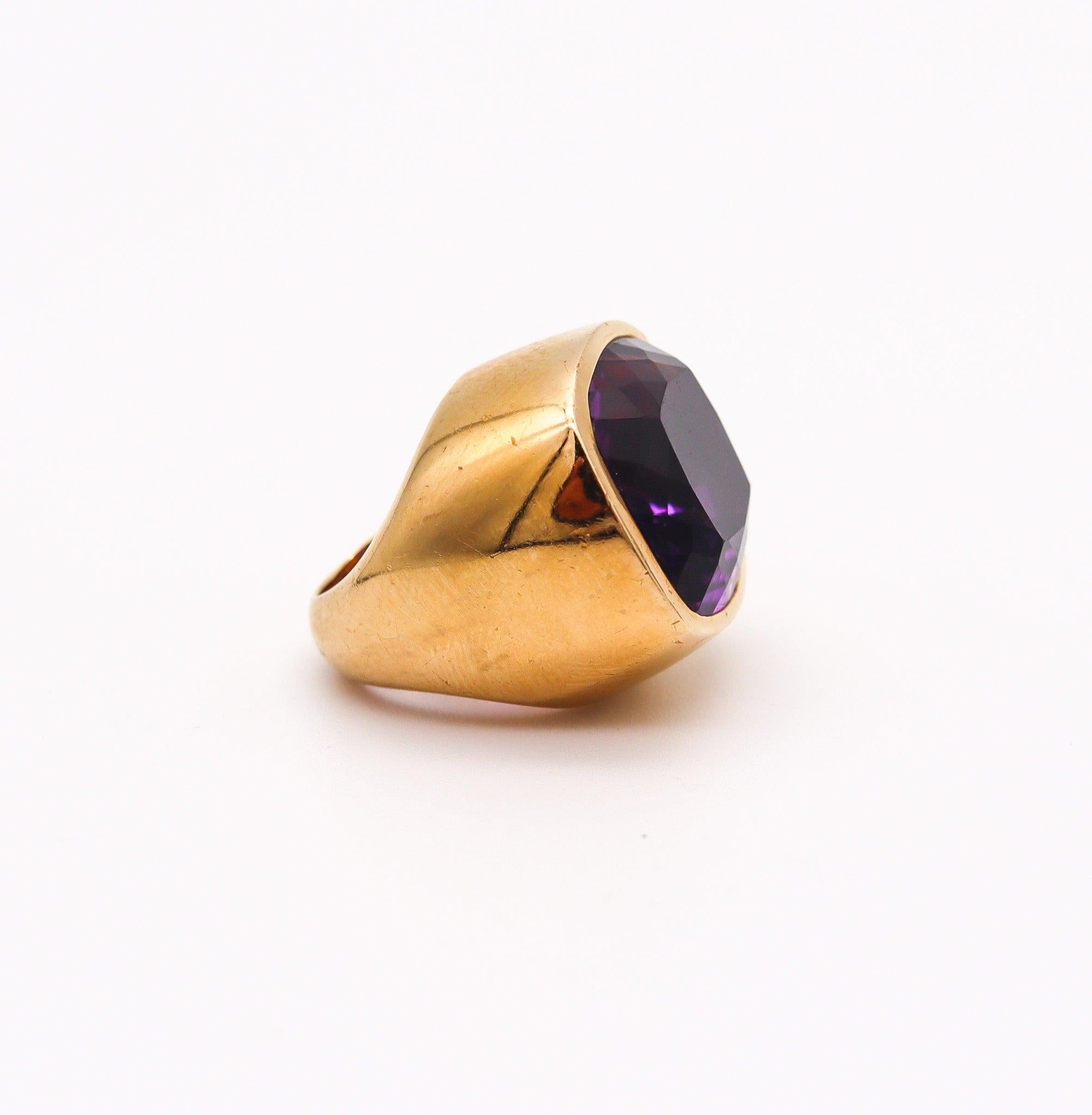 MARCHAK Paris 1970 Cocktail Ring In 18Kt Yellow Gold With 41.51 Cts Amethyst In Excellent Condition For Sale In Miami, FL