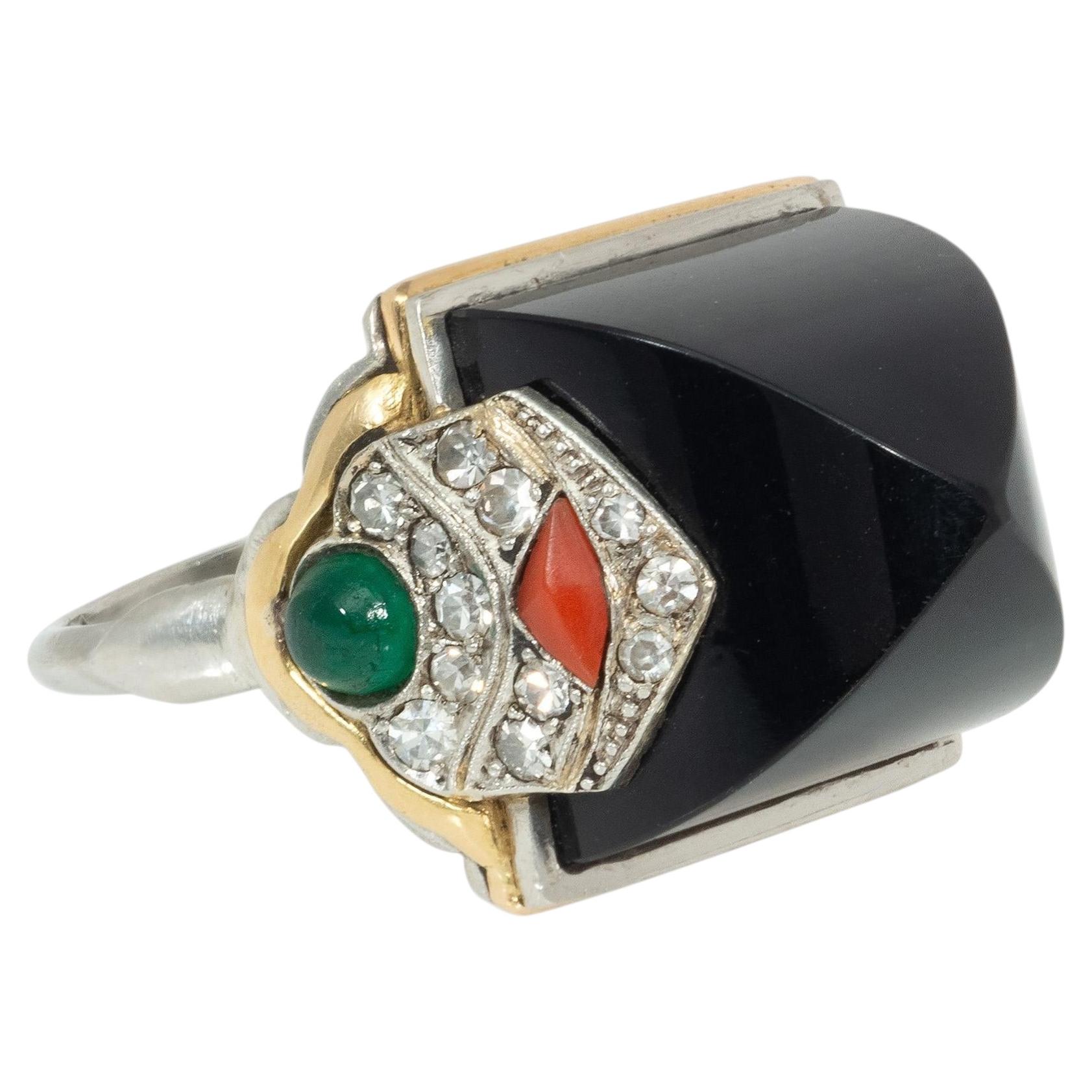 Bague de cocktail Marchak, style Art déco, en forme de pain de sucre, en onyx, corail et émeraude, Paris