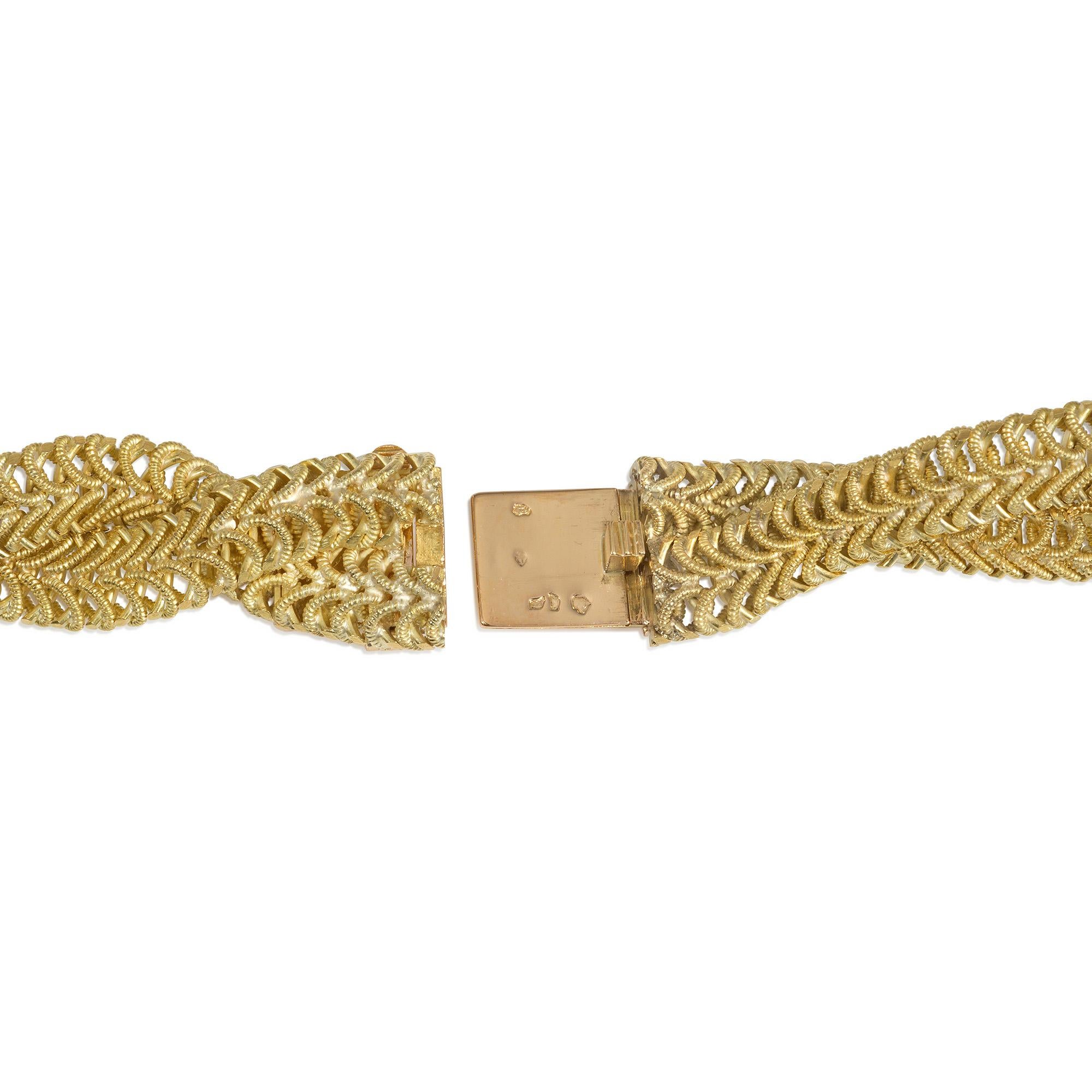 Marchak, Paris Mid-Century Textured Gold Necklace with Diamond Pendants In Good Condition In New York, NY