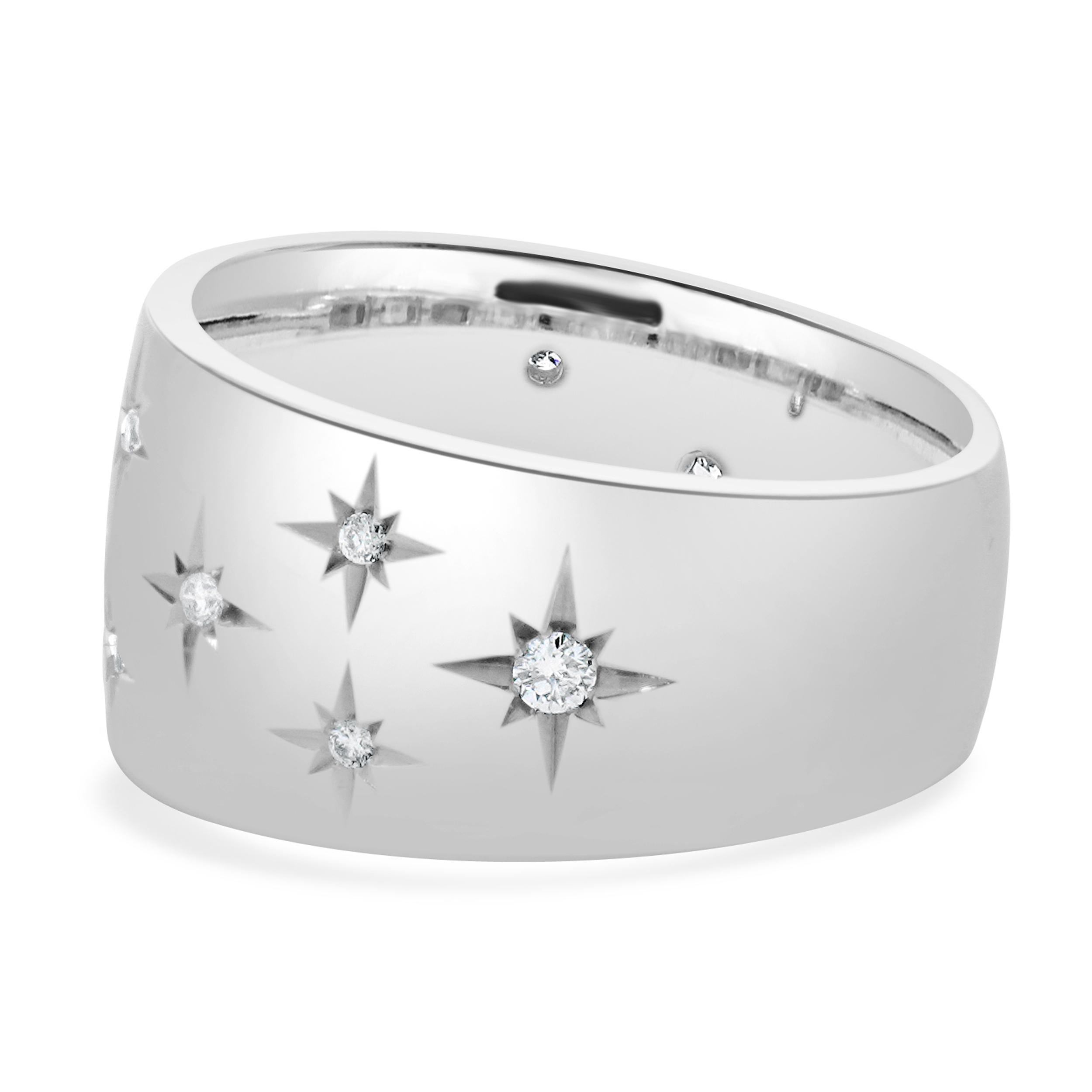 Designer: Marchesa
Materiale: oro bianco 18 carati
Diamante: 13 tagli tondi a brillante = 0,15cttw
Colore: H 
Chiarezza: SI1-2
Dimensioni: la parte superiore dell'anello misura 10.7 mm di larghezza
Misura dell'anello: 6,75 (disponibile la misura