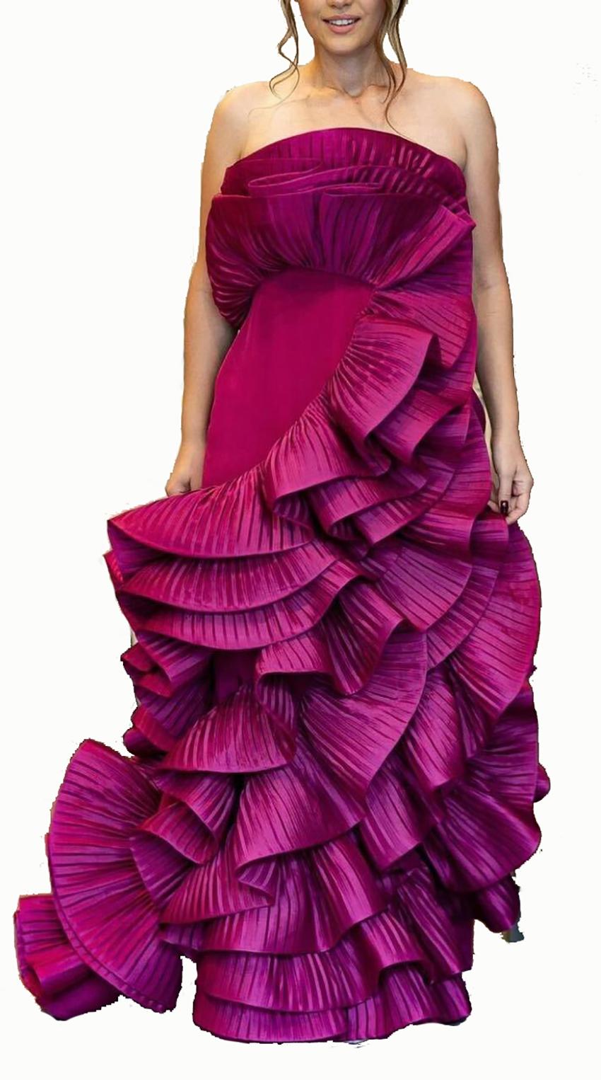 Marchesa is known for designing dresses for several celebrities, including Scarlett Johansson, Jennifer Lopez, Cate Blanchett, Anne Hathaway, and Penélope Cruz

Vera Farmiga wearing same Marchesa at the 82nd Academy Awards in 2010

EU 44 - US 8