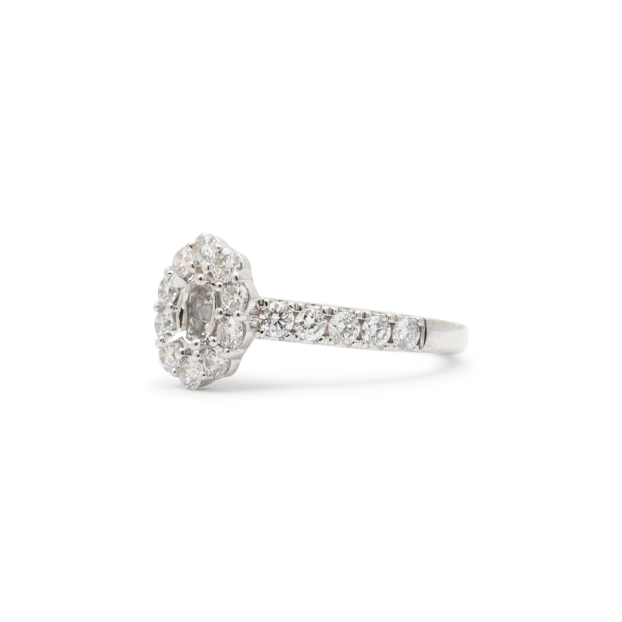 Taille ronde Marchesa Bague de fiançailles semi-montée en or blanc 18 carats avec halo de diamants ovales pour femmes en vente
