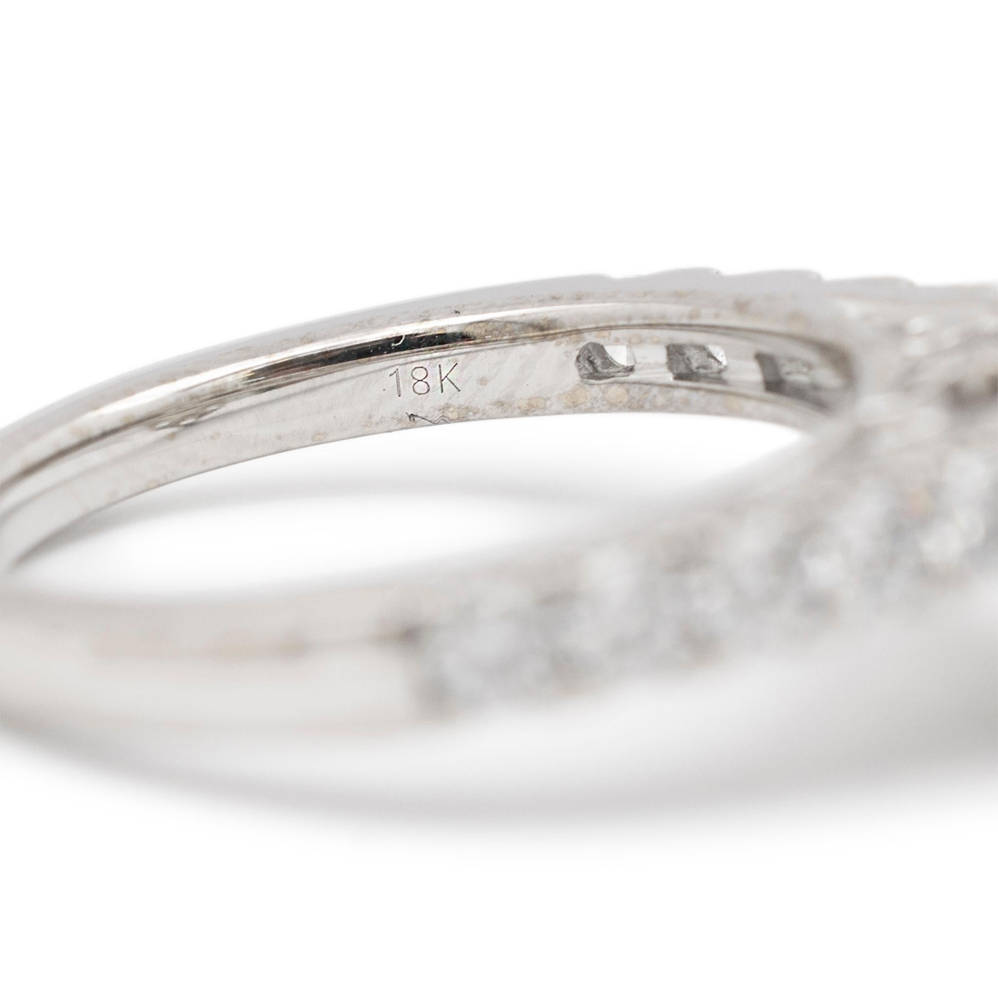 Marchesa Anillo de compromiso de oro blanco de 18 quilates con halo de diamantes ovalado semimontado para mujer en venta 1