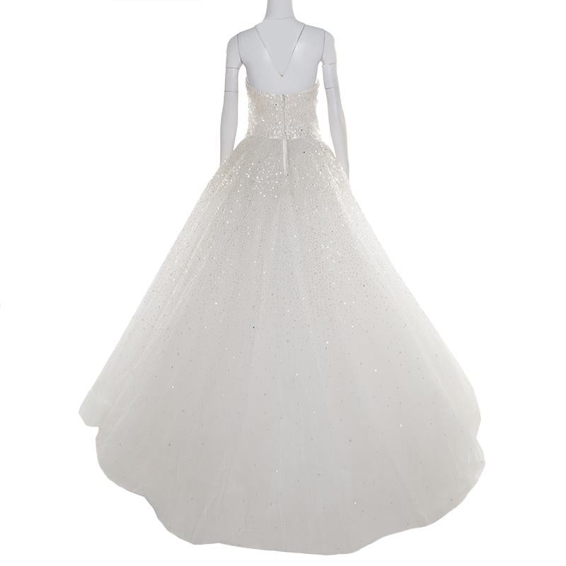 Your special day deserves a dress that marks its presence in a cherished, memorable way. This adorable wedding gown by Marchesa is the perfect creation to match your elegant personality with grace and style. This masterpiece has sequined