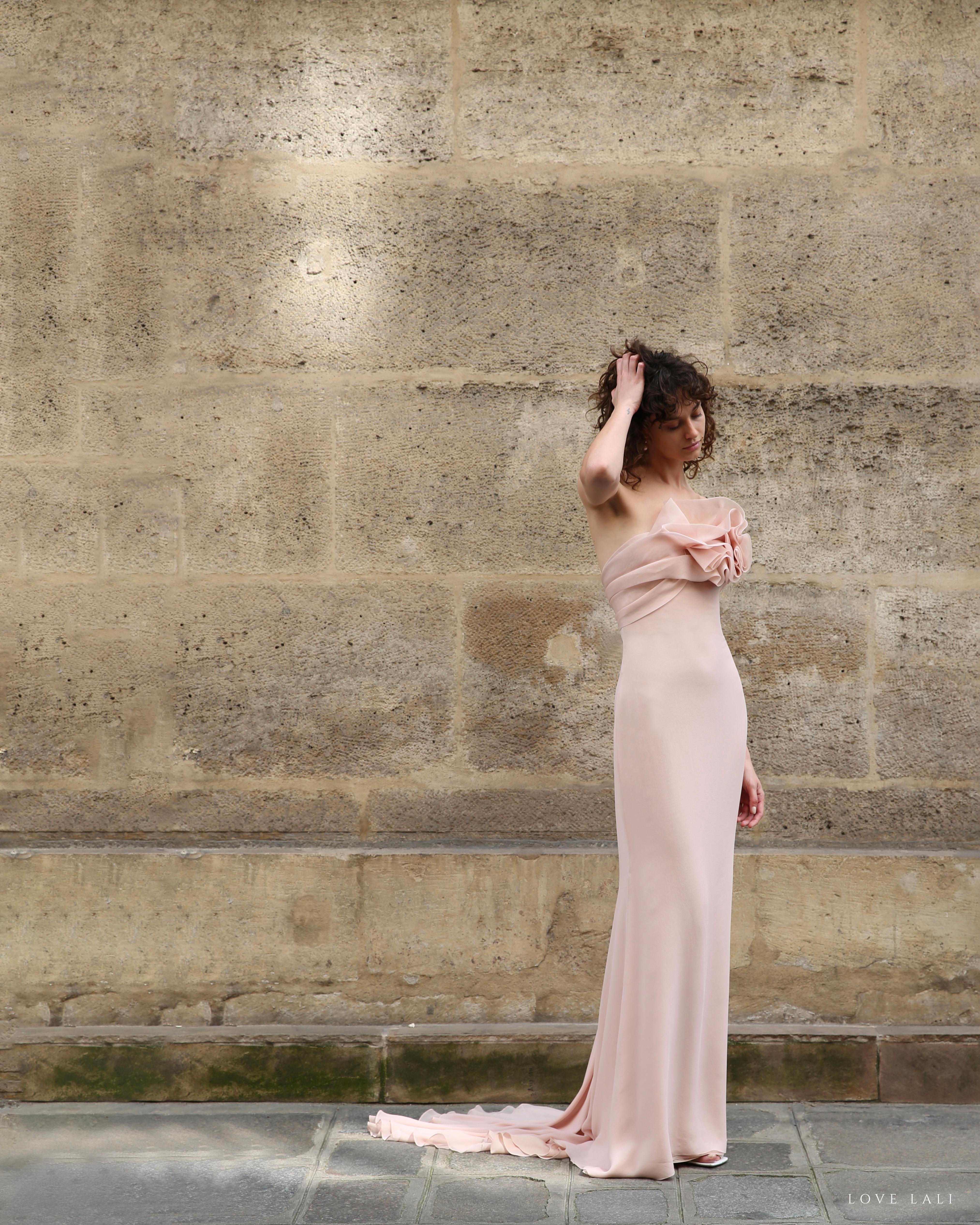 Marchesa pink strapless wedding bustier silk layered dress gown with train 10 In Excellent Condition For Sale In Milano, Lombardia