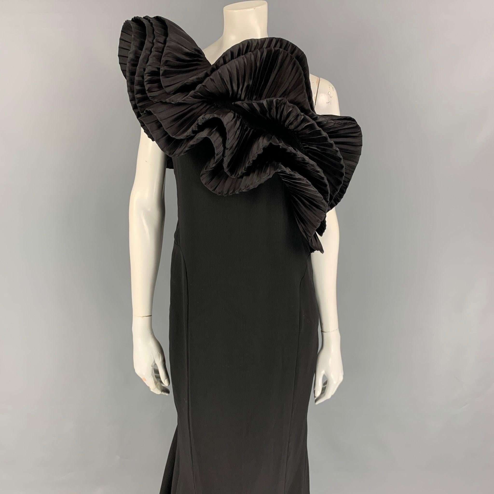MARCHESA gown comes in a black wool with a slip liner featuring a one shoulder style, large ruffle design, sleeveless, snap button details, and a side zipper closure.
Very Good
Pre-Owned Condition. Fabric tag removed. 

Marked:  Size tag removed.