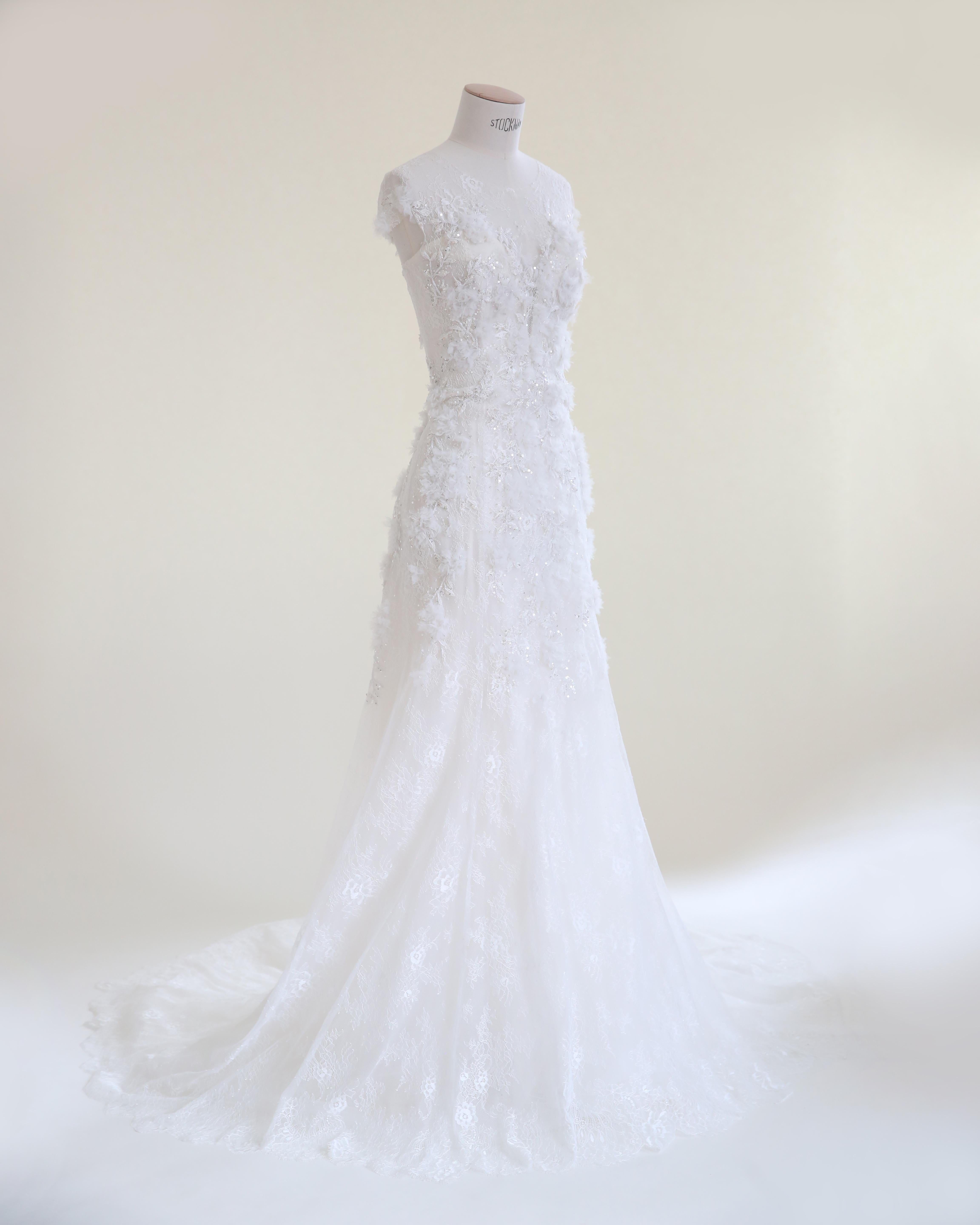 Women's or Men's Marchesa vintage white sheer corset tulle floral beaded wedding train dress gown For Sale