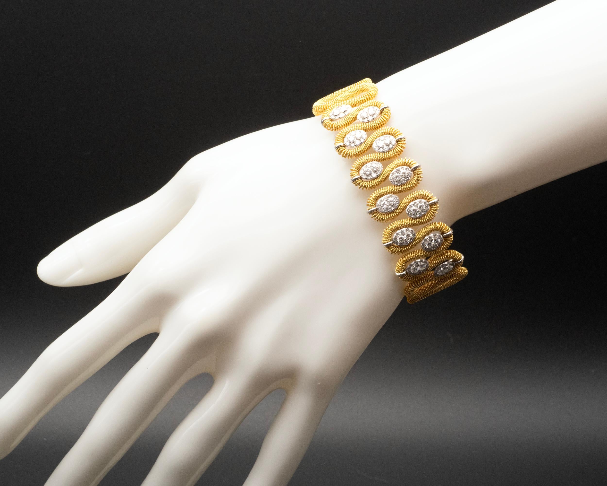 Marchisio 18K Italienisches zweifarbiges Manschettenarmband aus Gold mit Diamanten (Zeitgenössisch) im Angebot