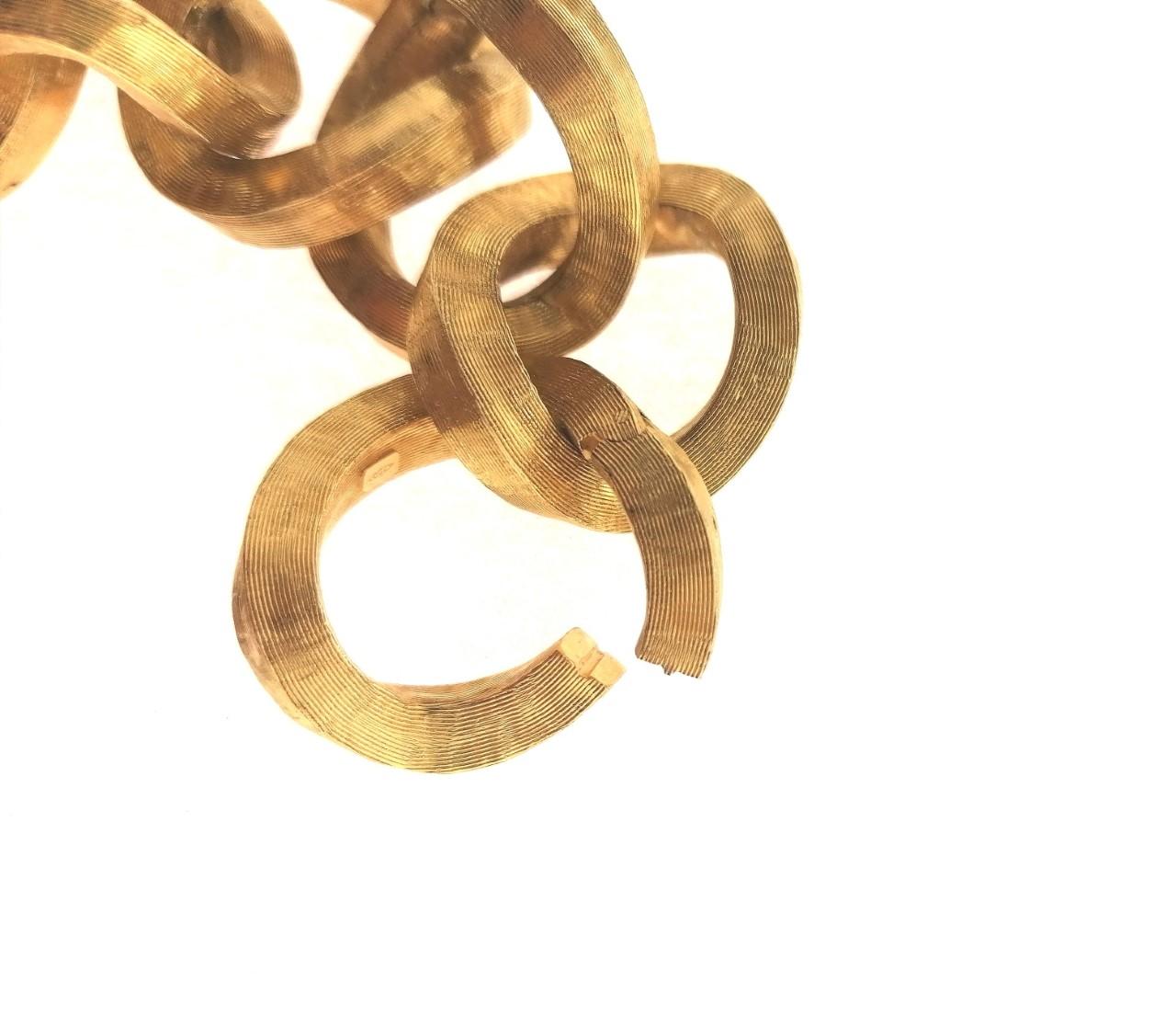 Giovanni Marchisio 18 Karats Yellow Gold Textured Chain Bracelet with matt finish. Marchisio Giovanni is recognized italian brand founded in Torino in 1859. This brand is famous for its good work in jewelry and its exquisite treatment of gold. The