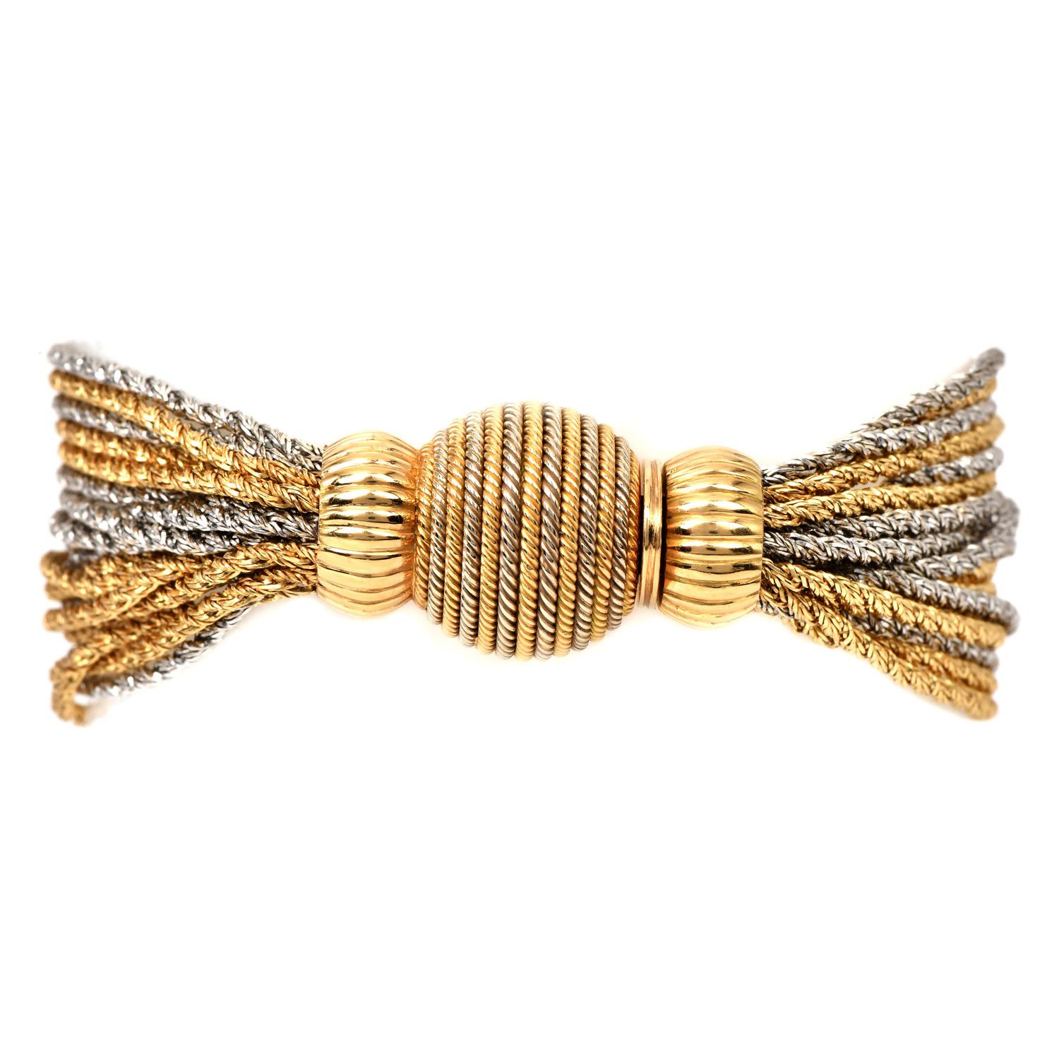 Vintage-Armband aus den späten 1970er Jahren mit mehreren Strängen in hochglanzpolierter Goldausführung. 

Das aus massivem 18K Gelb- und Weißgold gefertigte Gliederarmband ist fein gearbeitet und mit einem Verschluss mit Perlenmuster versehen.

Das
